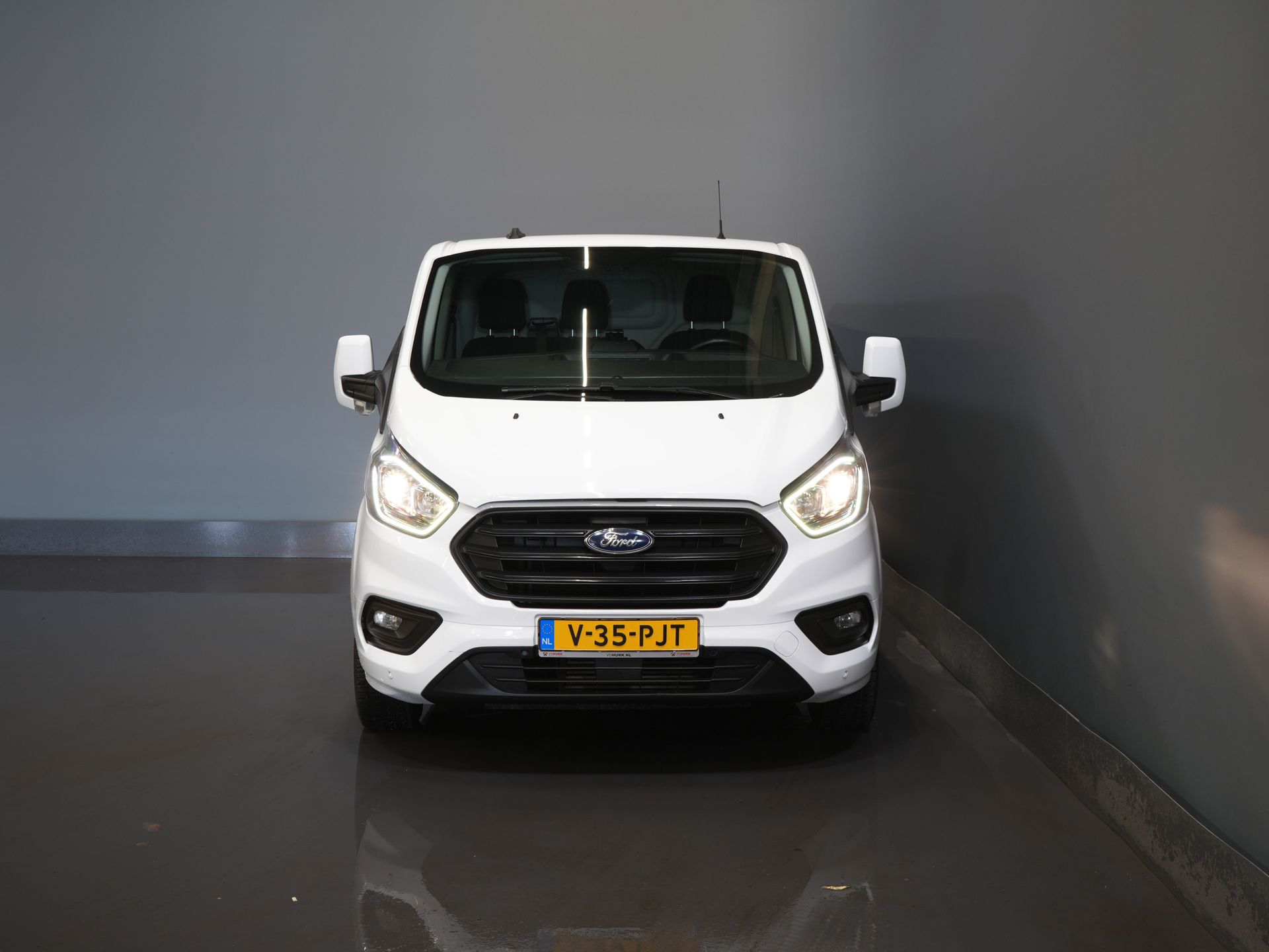 Ford Transit Custom Bestelbus 2.0 TDCI L2 130 pk Trend 2.8t Trekverm./ Cruise/ PDC V+A/ DAB/ Airco 6