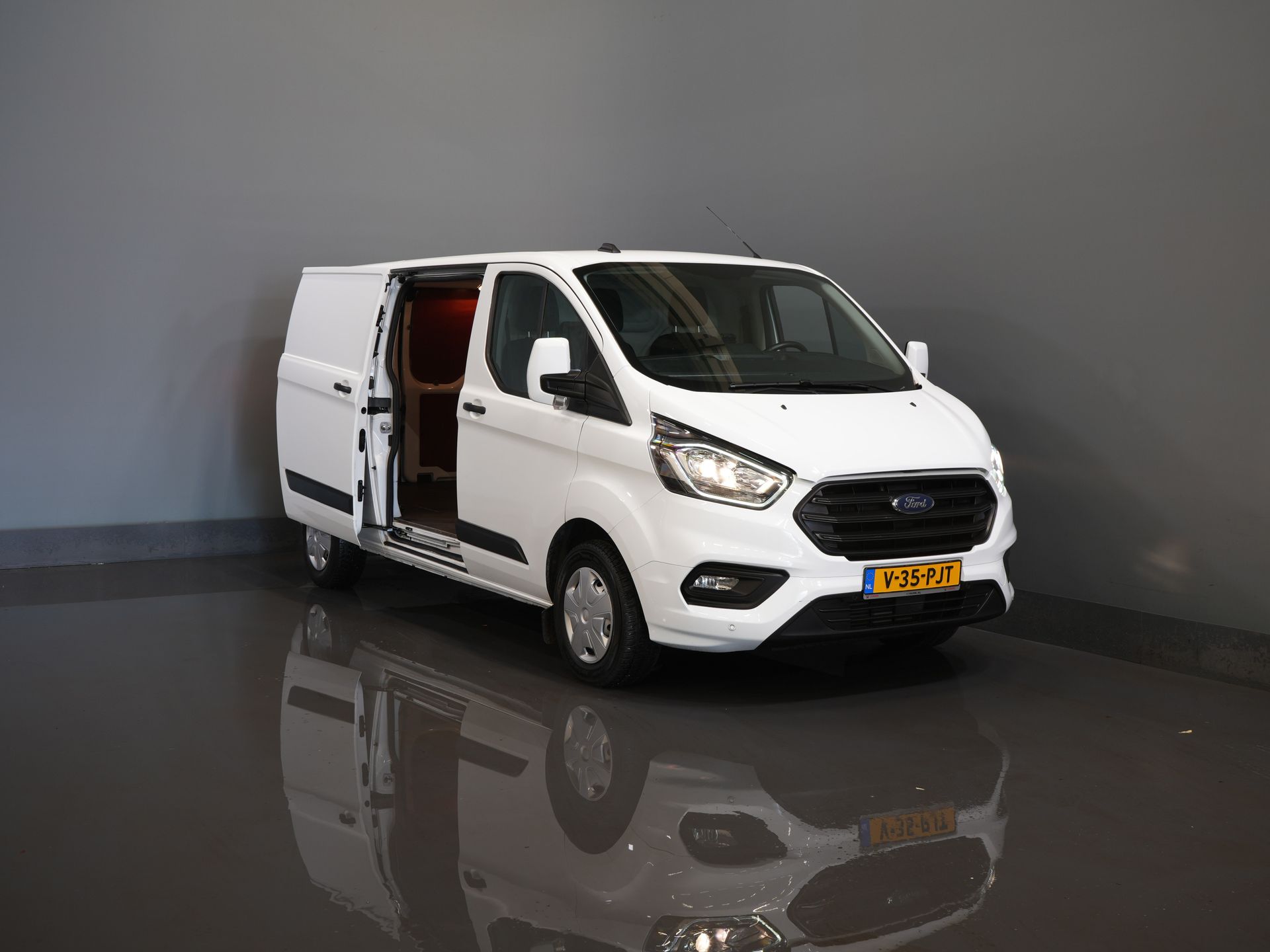 Ford Transit Custom Bestelbus 2.0 TDCI L2 130 pk Trend 2.8t Trekverm./ Cruise/ PDC V+A/ DAB/ Airco 8