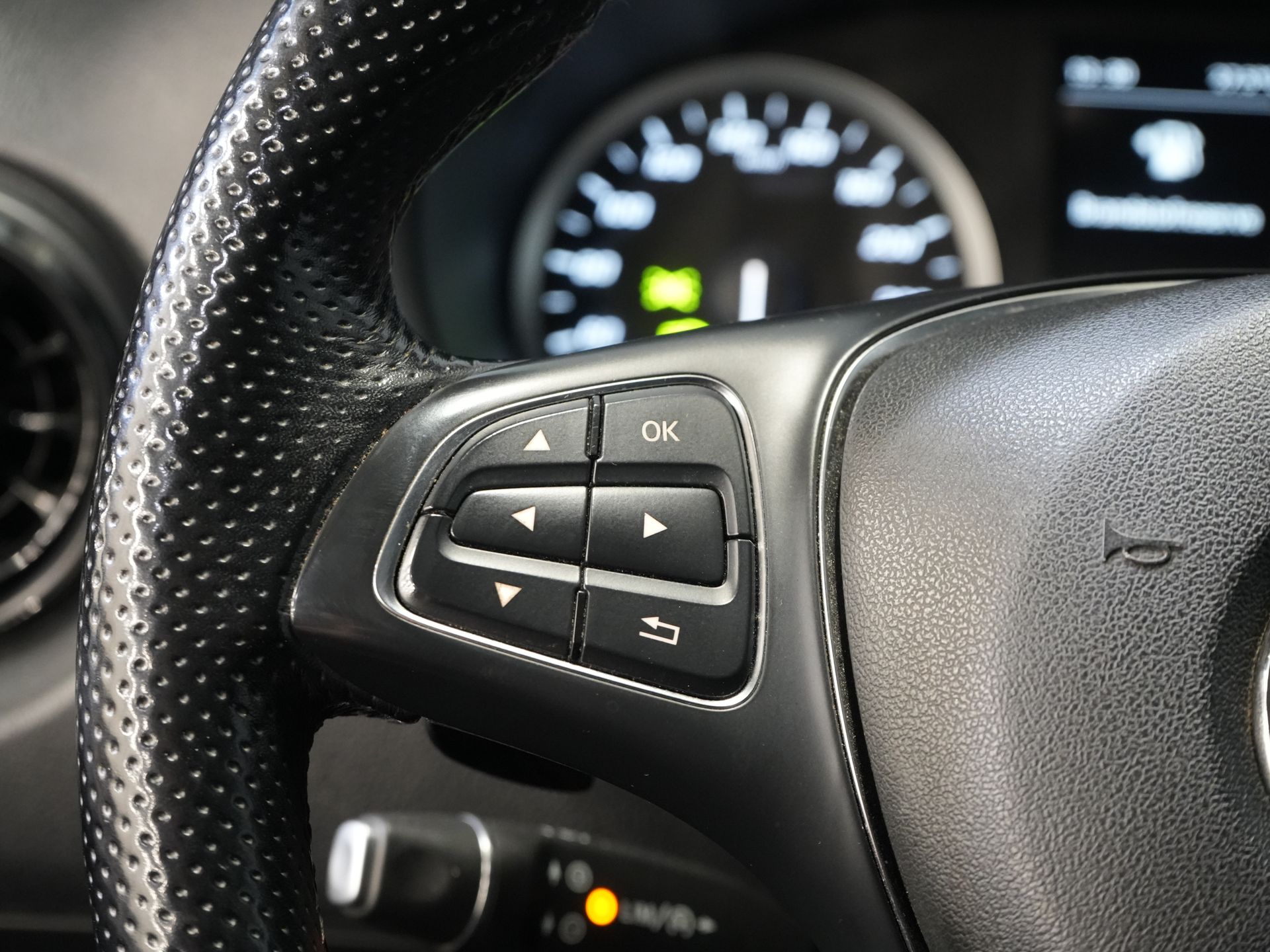 Mercedes-Benz Vito Bestelbus 116 CDI Aut. L2 LED/ Standkachel/ Stoelverw./ Carplay/ Camera/ Cruise/ Trekhaak/ Airco 22