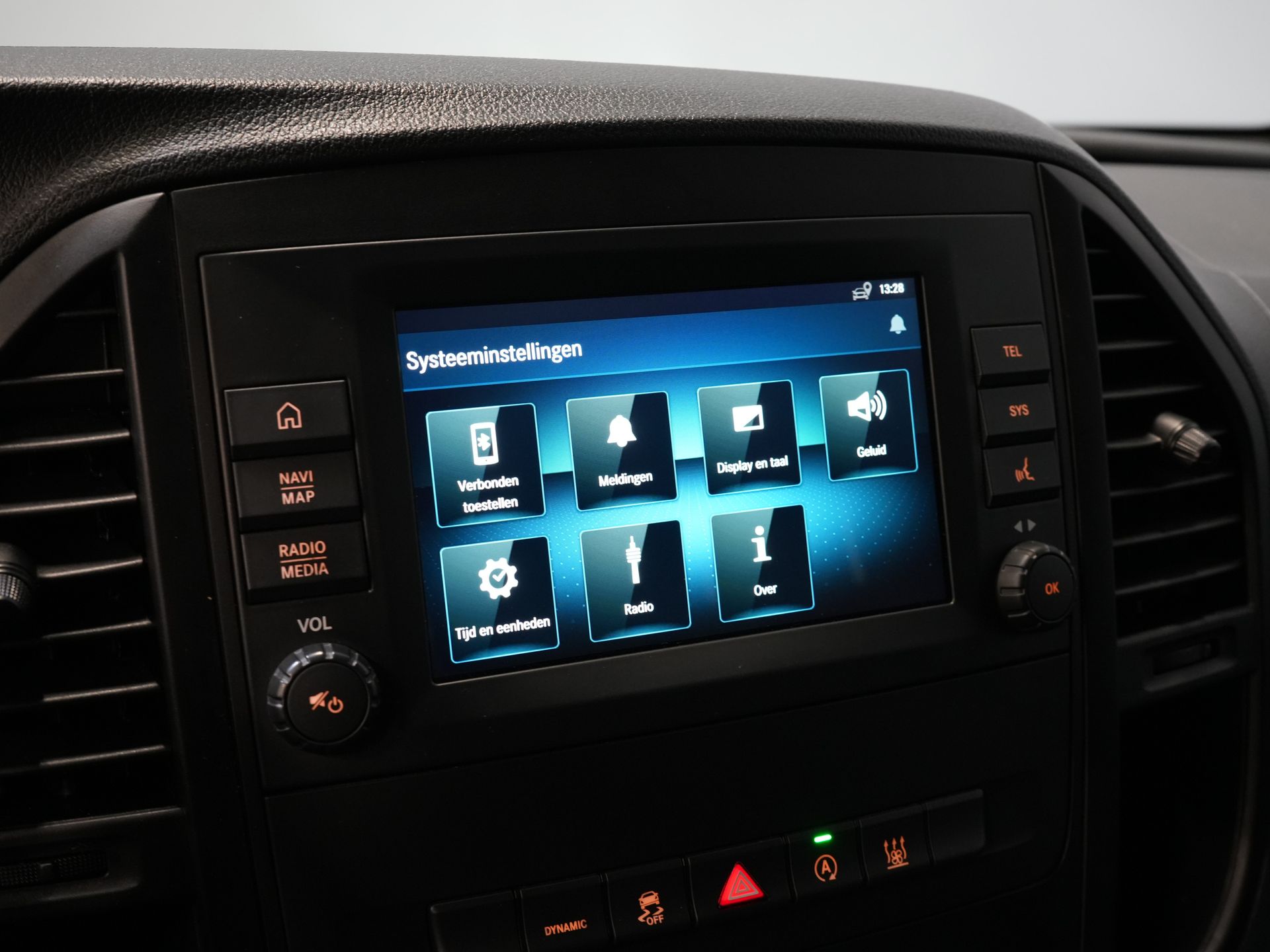 Mercedes-Benz Vito Bestelbus 116 CDI Aut. L2 LED/ Standkachel/ Stoelverw./ Carplay/ Camera/ Cruise/ Trekhaak/ Airco 26
