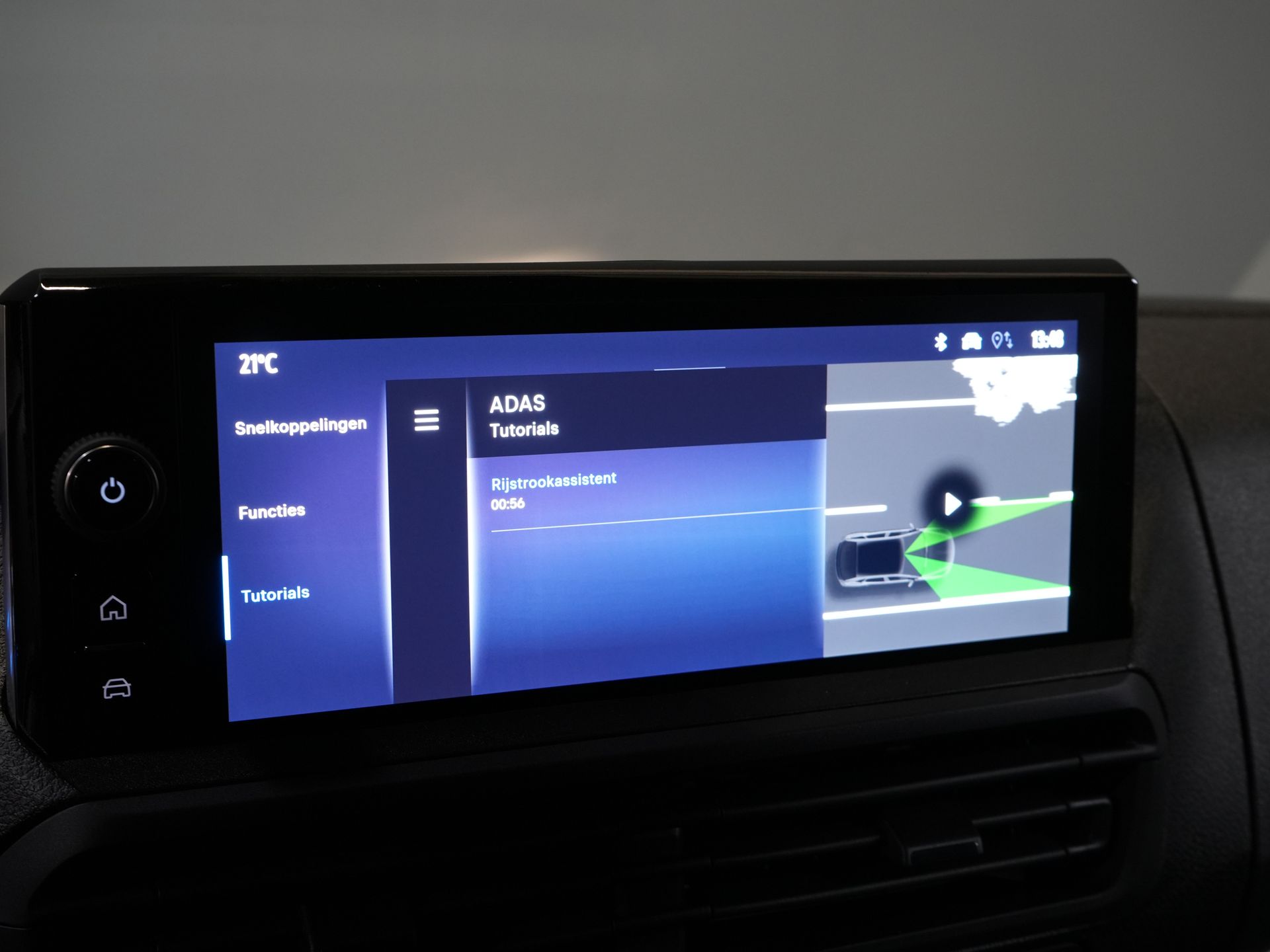 Toyota e-ProAce Worker Bestelbus 230 km WLTP Adapt.Cruise/ Standkachel/ Stuurverw./ Carplay/ Airco/ Camera/ PDC 23