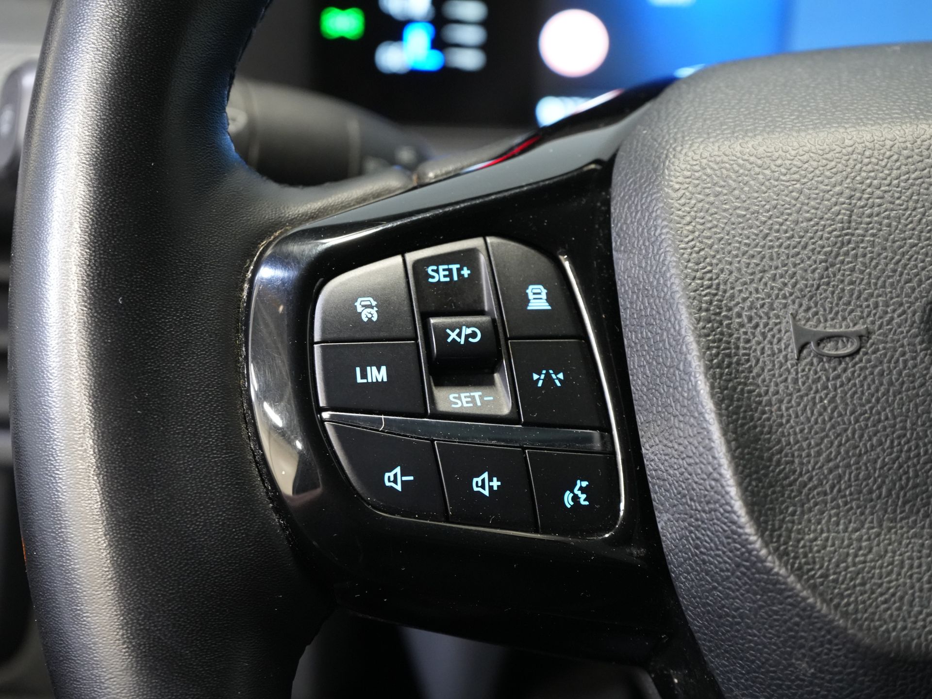 Ford Transit Custom Bestelbus 2.0 TDCI 136 pk Trend LED/ Adapt.Cruise/ Stoelverw./ Carplay/ Navi/ Camera/ Climate/ PDC/ DAB 17