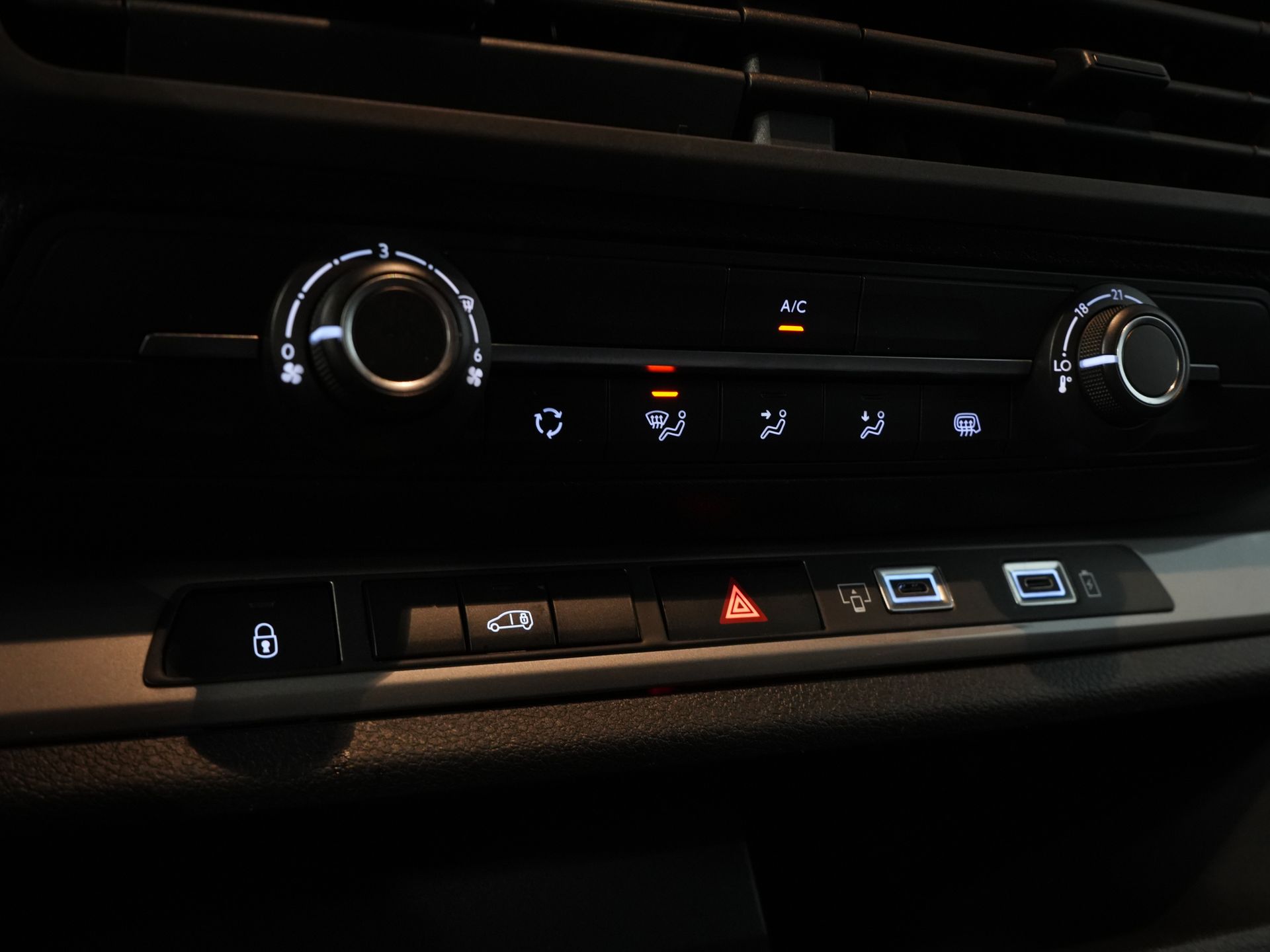 Fiat Scudo Bestelbus 2.0 HDI 180 pk Aut. L2 Carplay/ Navi/ Camera/ PDC/ Cruise/ Airco 21