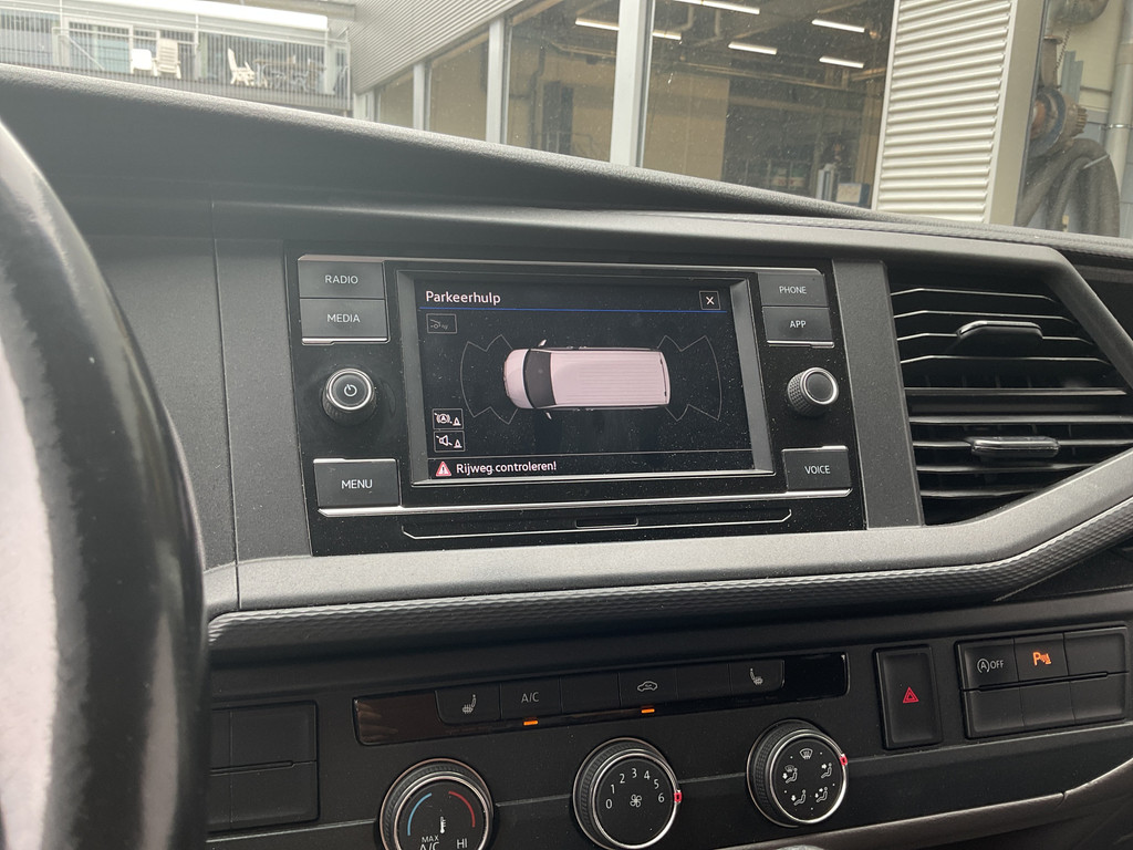 Volkswagen Transporter Bestelbus T6.1 2.0 TDI 150 pk Aut. L2 LED/ Standkachel/ Stoelverw./ Carplay/ PDC/ Cruise/ Airco/ Trekhaak 13
