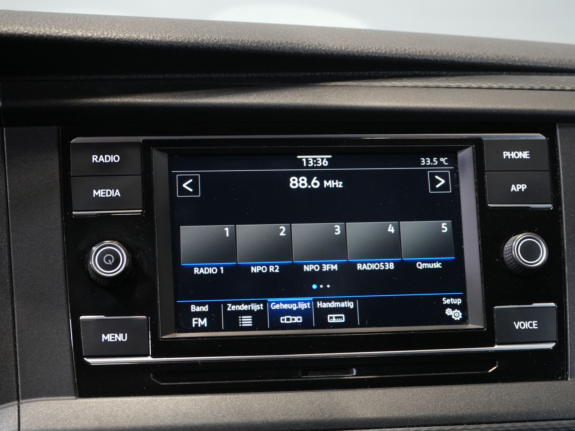 Volkswagen Transporter Bestelbus T6.1 2.0 TDI 150 pk Aut. L2 LED/ Standkachel/ Stoelverw./ Carplay/ PDC/ Cruise/ Airco/ Trekhaak 21