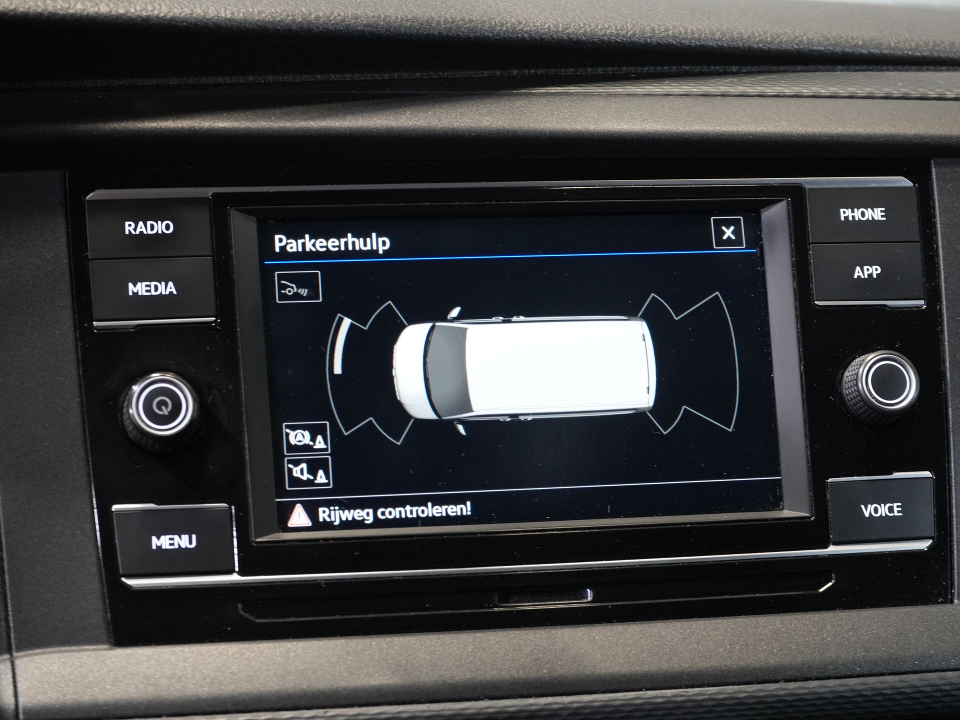 Volkswagen Transporter Bestelbus T6.1 2.0 TDI 150 pk Aut. L2 LED/ Standkachel/ Stoelverw./ Carplay/ PDC/ Cruise/ Airco/ Trekhaak 23