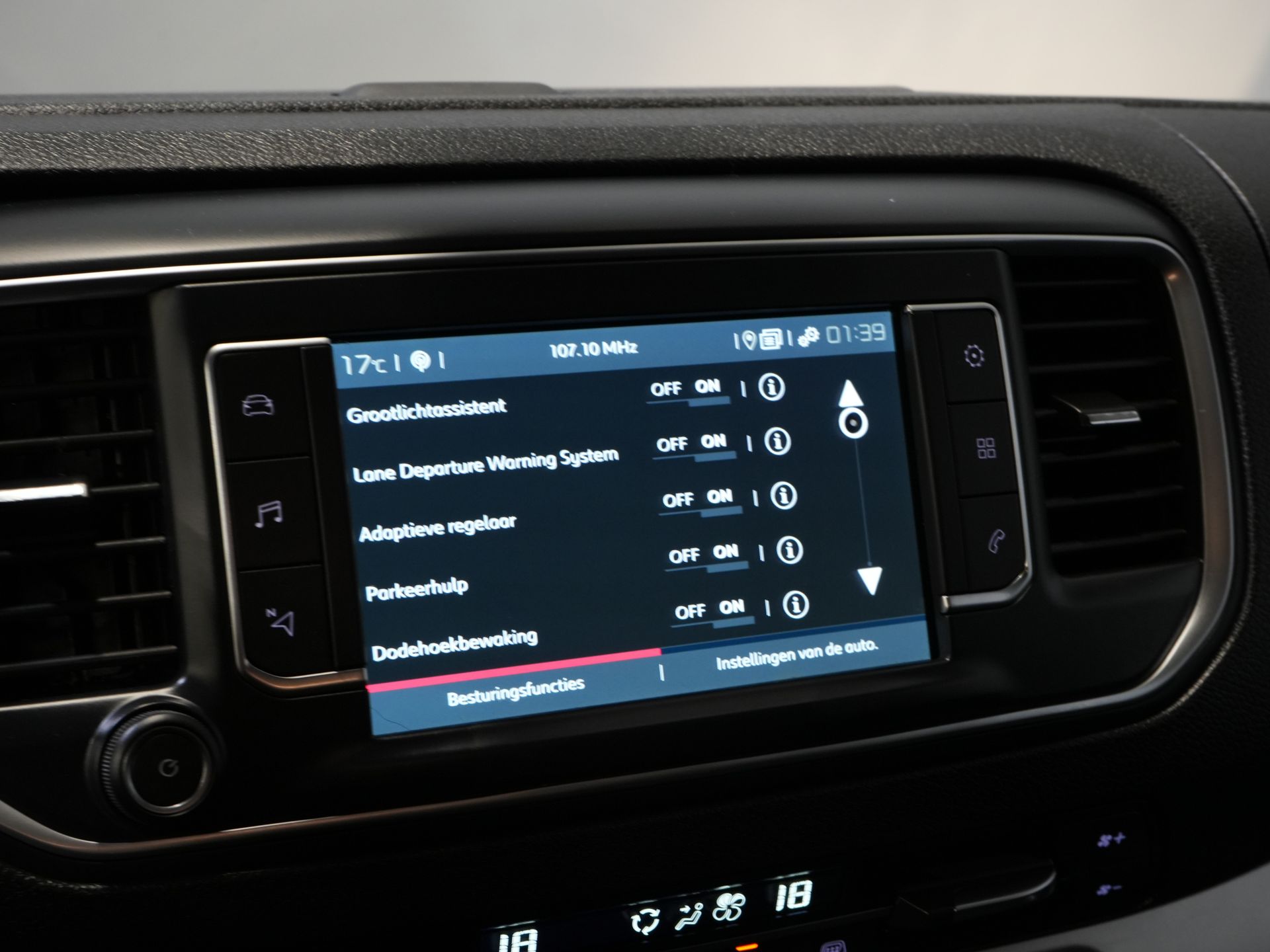 Fiat Scudo Bestelbus 2.0 MJ 145 pk DC Dubbel Cabine Adapt.Cruise/ 2x Schuifdeur/ Keyless/ Carplay/ Navi/ 6 Pers./ Climate/ Camera/ PDC 24