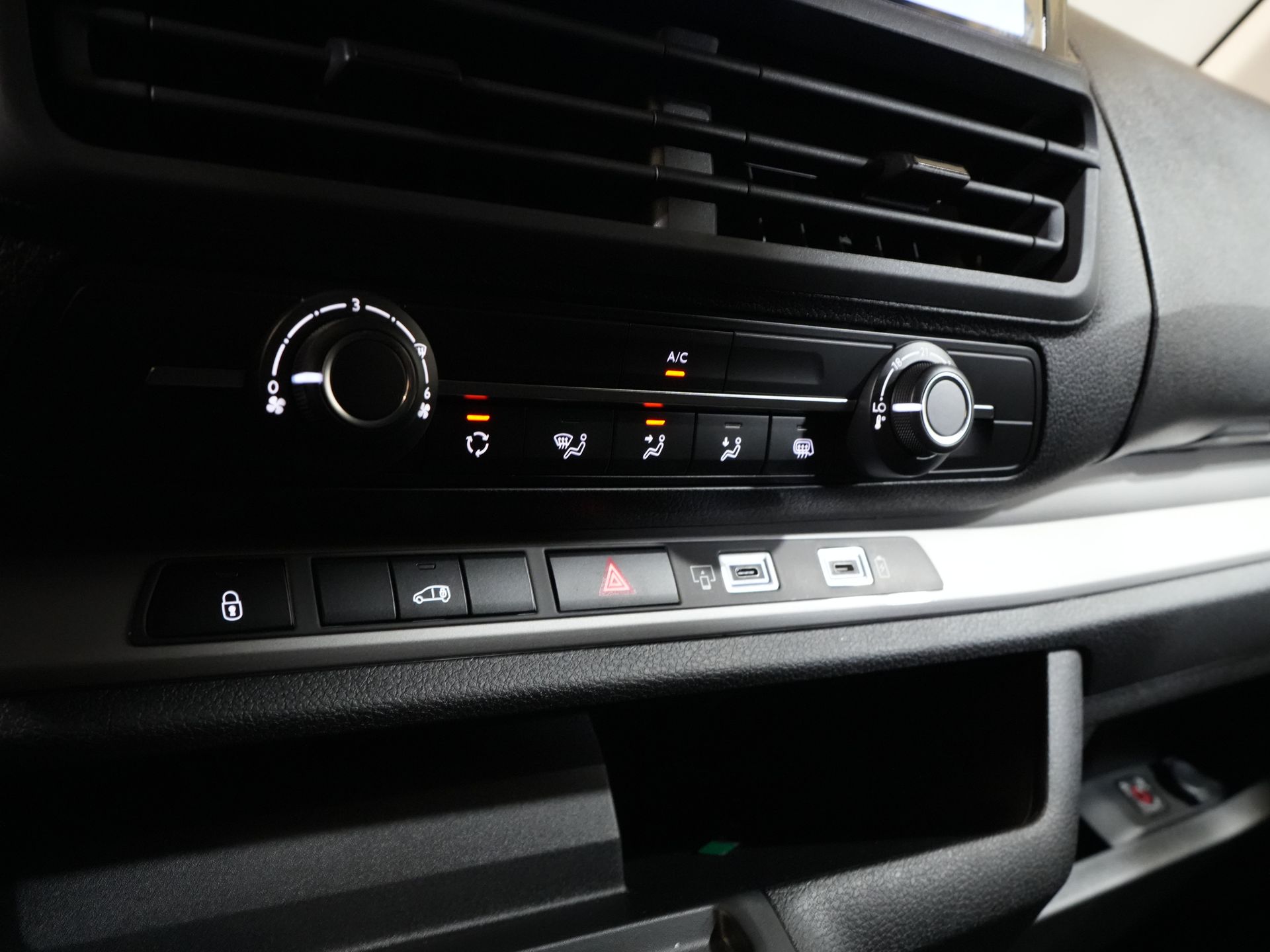 Toyota PROACE Electric Worker Bestelbus L3 75 kWh 350 km WLTP Adapt.Cruise/ Stuurverw./ Snellader/ Carplay/ Camera/ PDC/ Airco 20