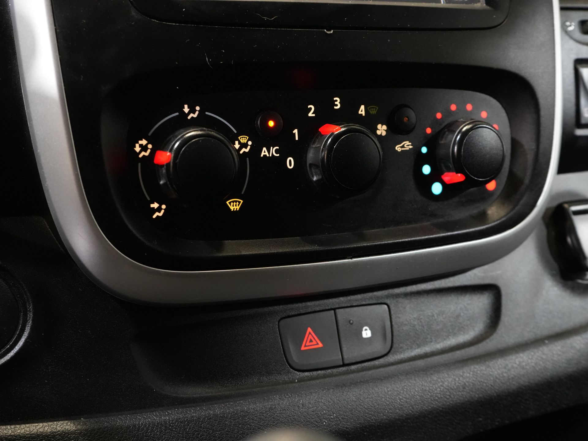 Renault Trafic Bestelbus 1.6 dCi 125 pk L2 Cruise/ PDC/ Navi/ LMV/ Airco 18