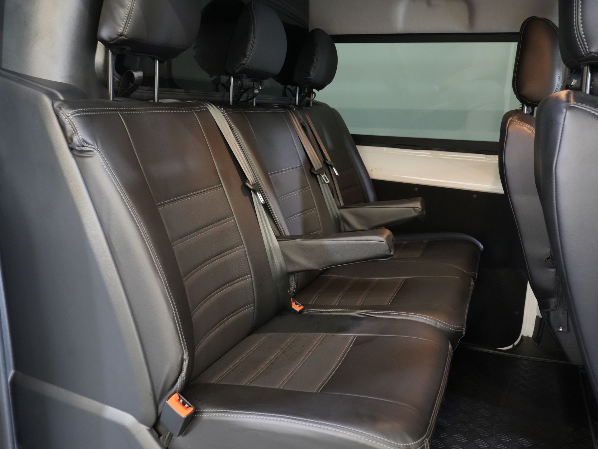 Peugeot Expert Bestelbus 2.0 HDi 180 pk Aut. DC Dubbel cabine LED/ Imperiaal/ Stuurverw./ Carplay/ Navi/ Camera/ Climate/ Afn.Trekhaak/ PDC/ LMV/ Cruise 29
