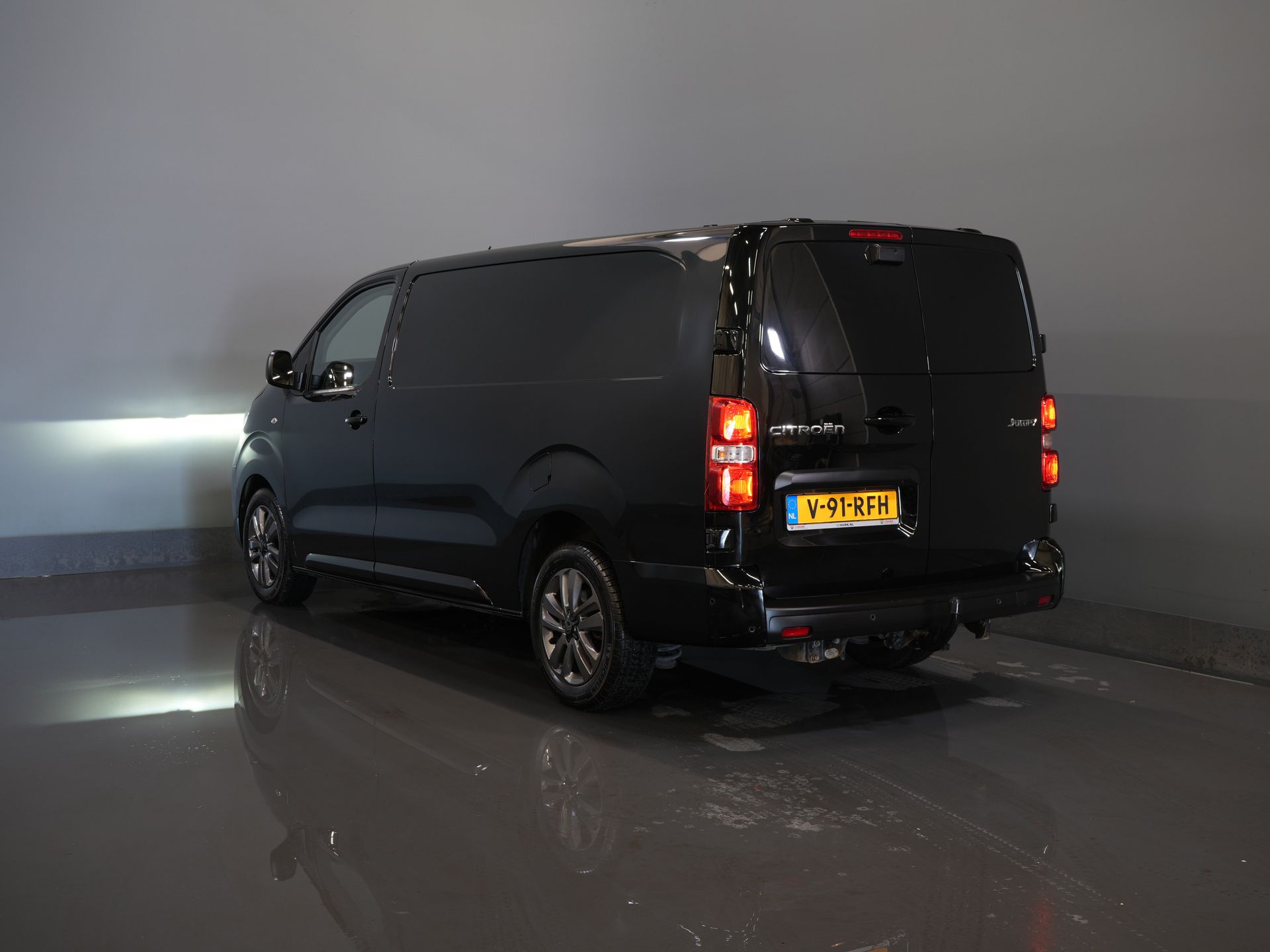 Citroën Jumpy Bestelbus 2.0 HDI 180 pk Aut. LED/ Standkachel/ Keyless/ Stoelverw/ Stuurverw./ Carplay/ Climate/ Camera/ PDC/ Cruise/ Trekhaak/ LMV 1
