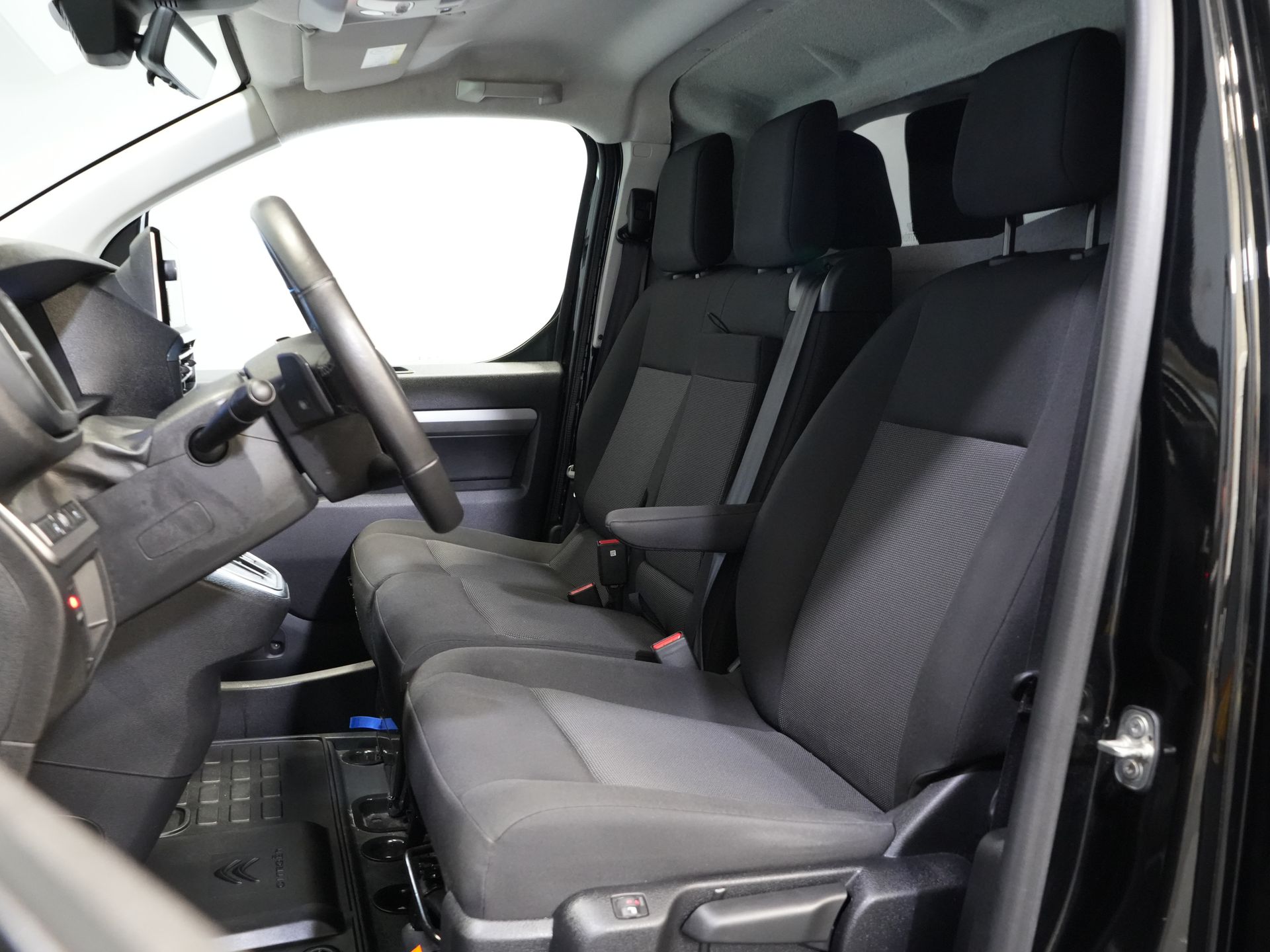 Citroën Jumpy Bestelbus 2.0 HDI 180 pk Aut. LED/ Standkachel/ Keyless/ Stoelverw/ Stuurverw./ Carplay/ Climate/ Camera/ PDC/ Cruise/ Trekhaak/ LMV 11