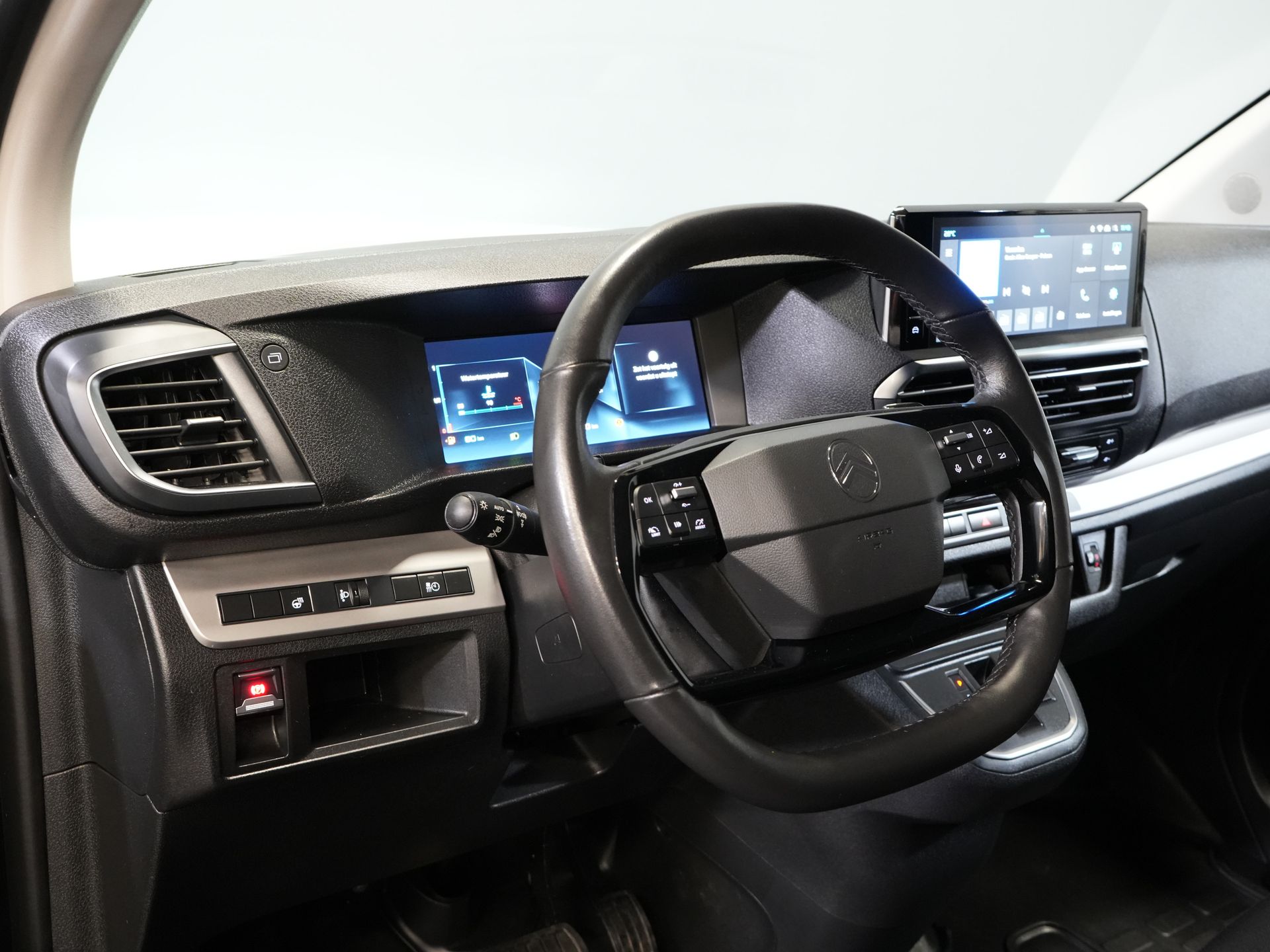 Citroën Jumpy Bestelbus 2.0 HDI 180 pk Aut. LED/ Standkachel/ Keyless/ Stoelverw/ Stuurverw./ Carplay/ Climate/ Camera/ PDC/ Cruise/ Trekhaak/ LMV 13