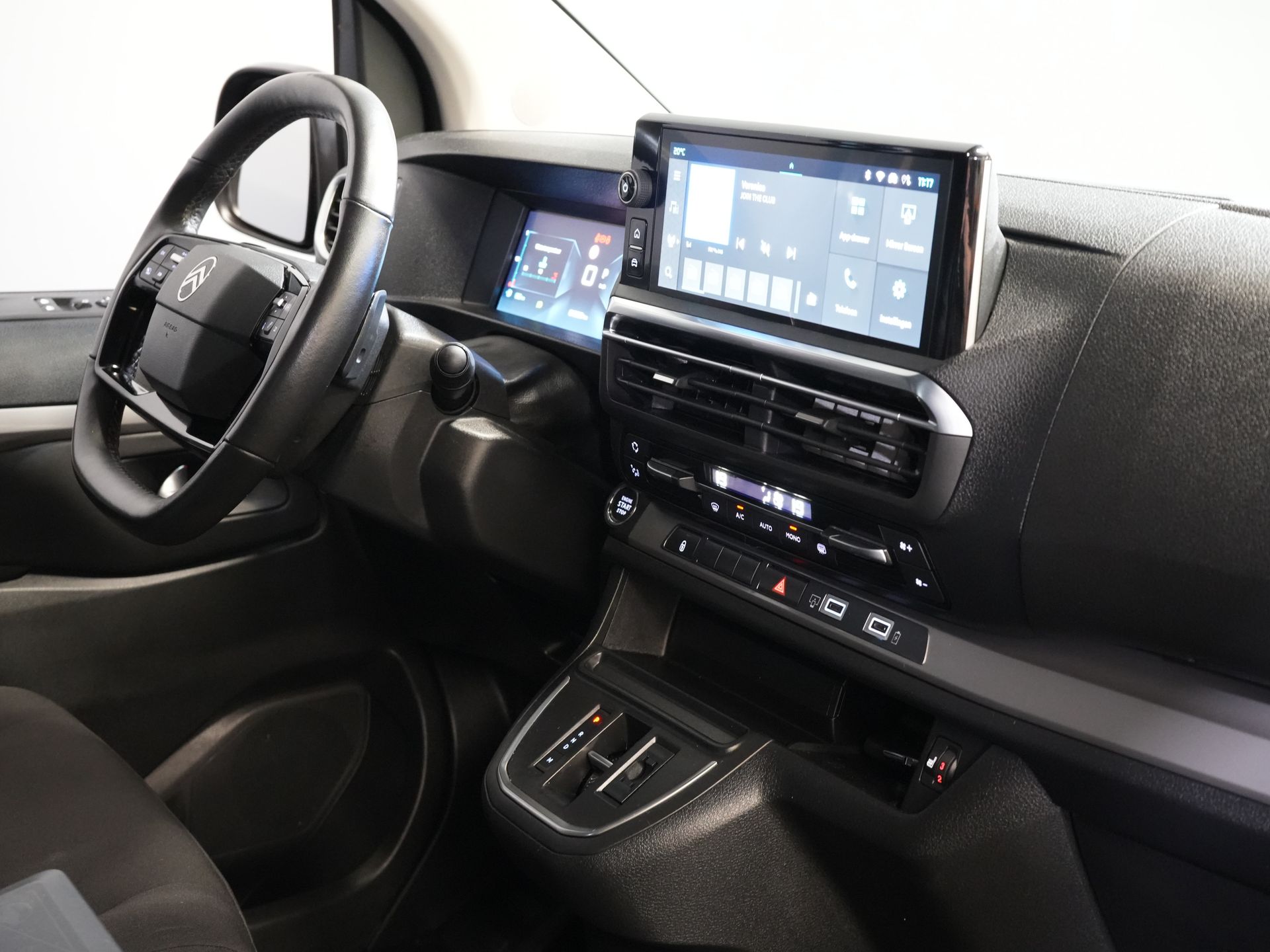 Citroën Jumpy Bestelbus 2.0 HDI 180 pk Aut. LED/ Standkachel/ Keyless/ Stoelverw/ Stuurverw./ Carplay/ Climate/ Camera/ PDC/ Cruise/ Trekhaak/ LMV 2