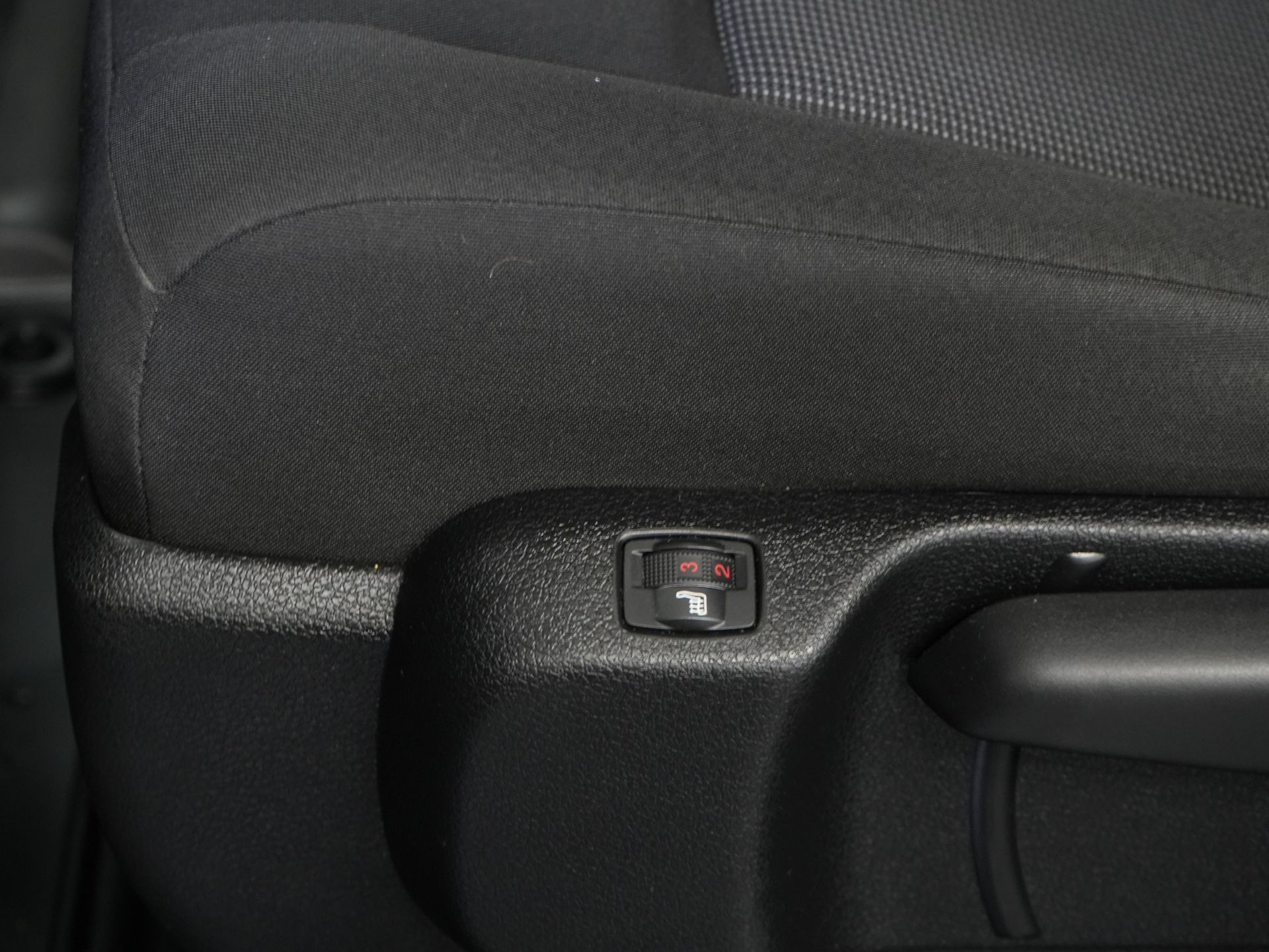 Citroën Jumpy Bestelbus 2.0 HDI 180 pk Aut. LED/ Standkachel/ Keyless/ Stoelverw/ Stuurverw./ Carplay/ Climate/ Camera/ PDC/ Cruise/ Trekhaak/ LMV 28