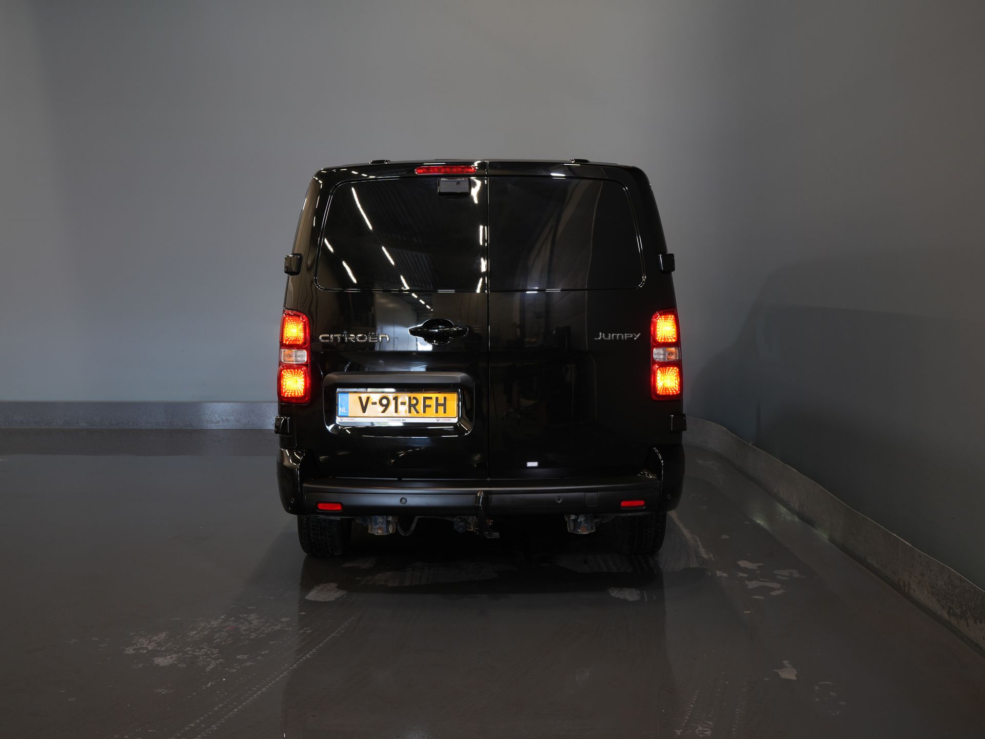 Citroën Jumpy Bestelbus 2.0 HDI 180 pk Aut. LED/ Standkachel/ Keyless/ Stoelverw/ Stuurverw./ Carplay/ Climate/ Camera/ PDC/ Cruise/ Trekhaak/ LMV 5