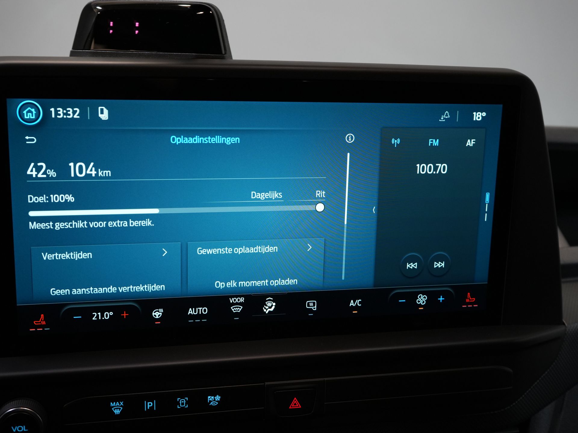 Ford E-Transit Custom Bestelbus L2 Trend 71 kWh 370 Km WLTP Garantie T/m 7-2031/ LED/ Standkachel/ Stoelverw./ Carplay/ Climate/ Camera/ PDC/ LMV/ Cruise 23