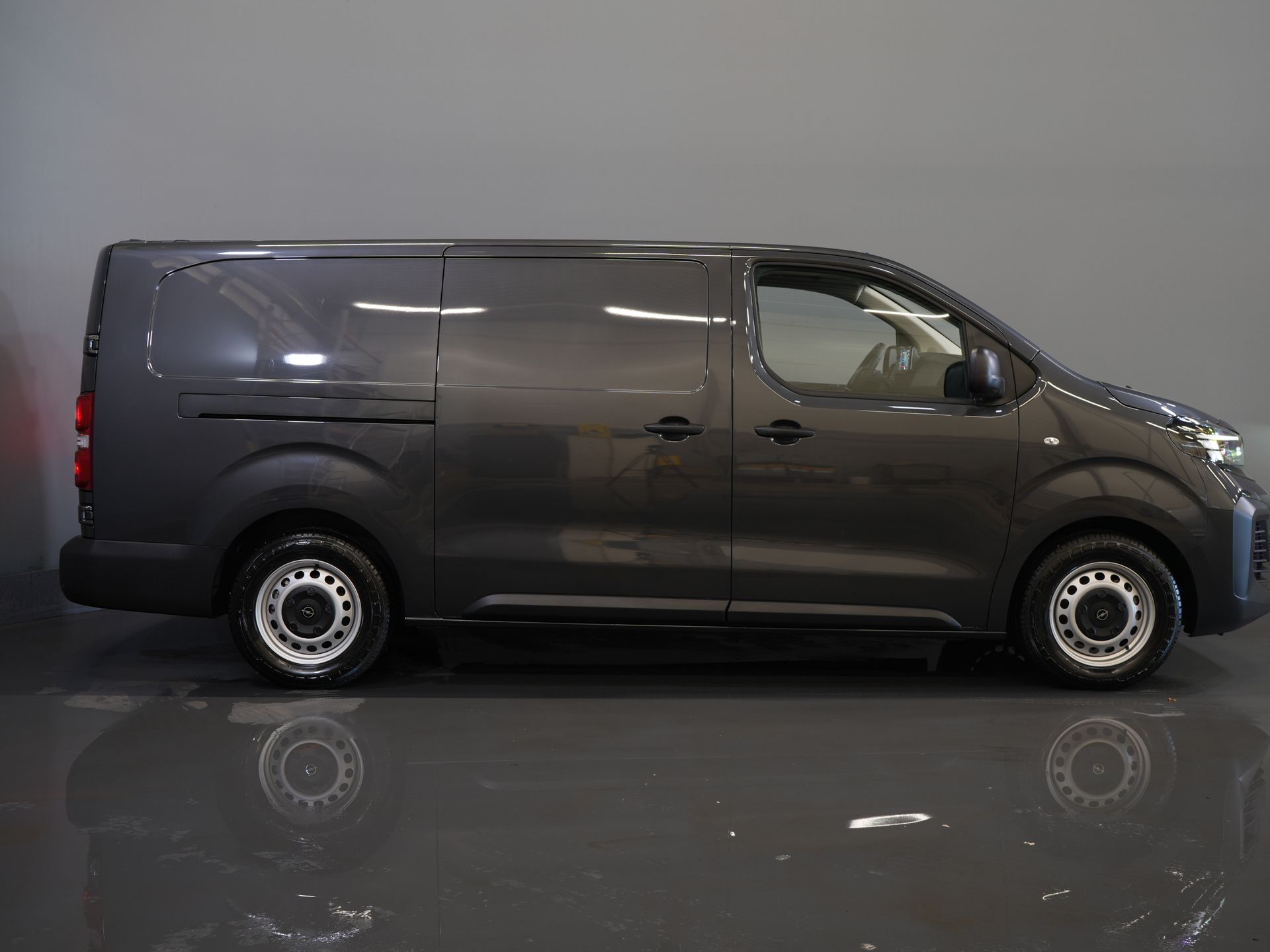 Opel Vivaro Electric Bestelbus L3 75 kWh 350 km WLTP LED/ Snellader/ Carplay/ Stuurverw./ Stoelverw./ Navi/ Camera/ Cruise/ PDC/ DAB 10