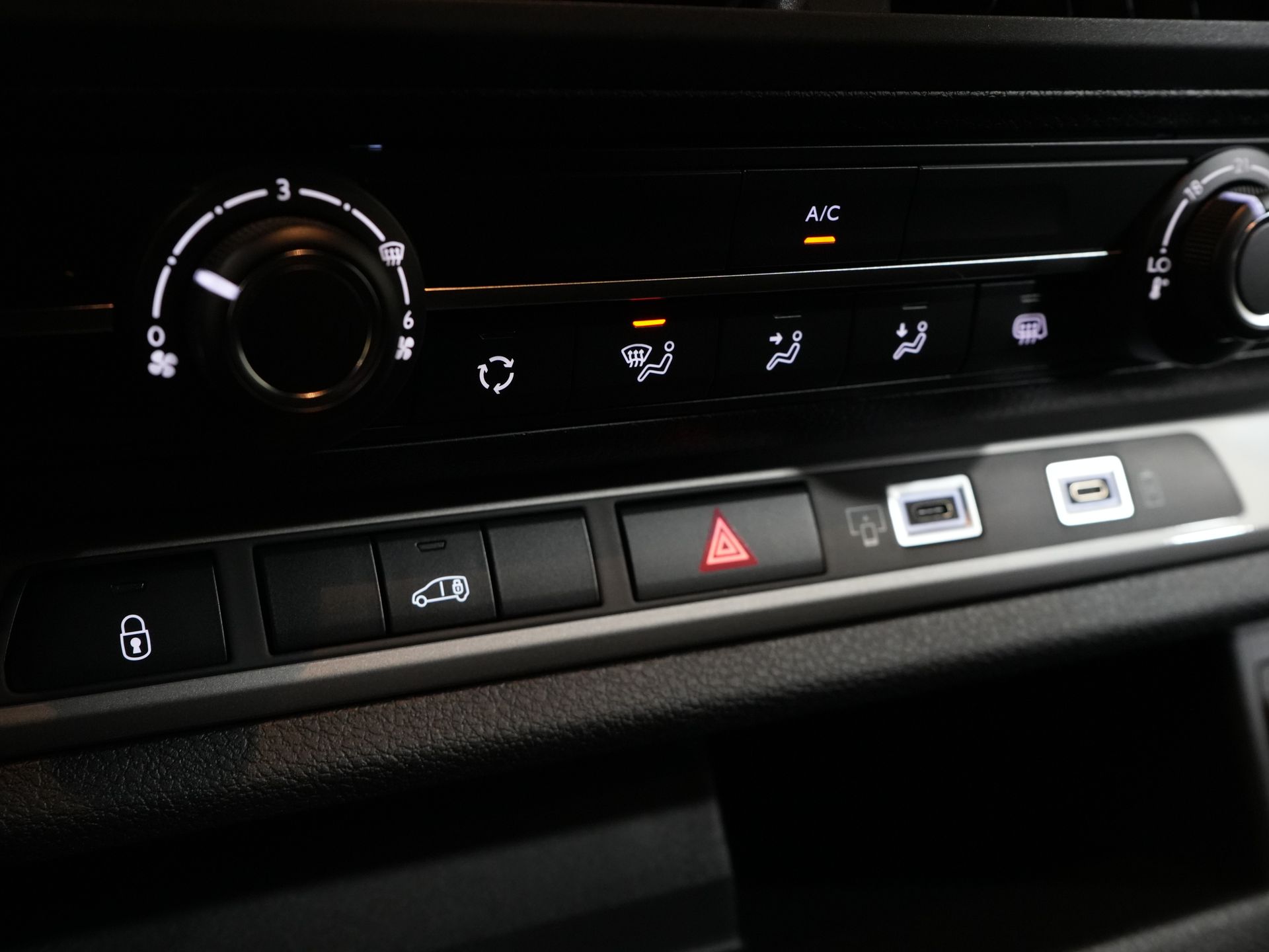 Opel Vivaro Electric Bestelbus L3 75 kWh 350 km WLTP LED/ Snellader/ Carplay/ Stuurverw./ Stoelverw./ Navi/ Camera/ Cruise/ PDC/ DAB 21