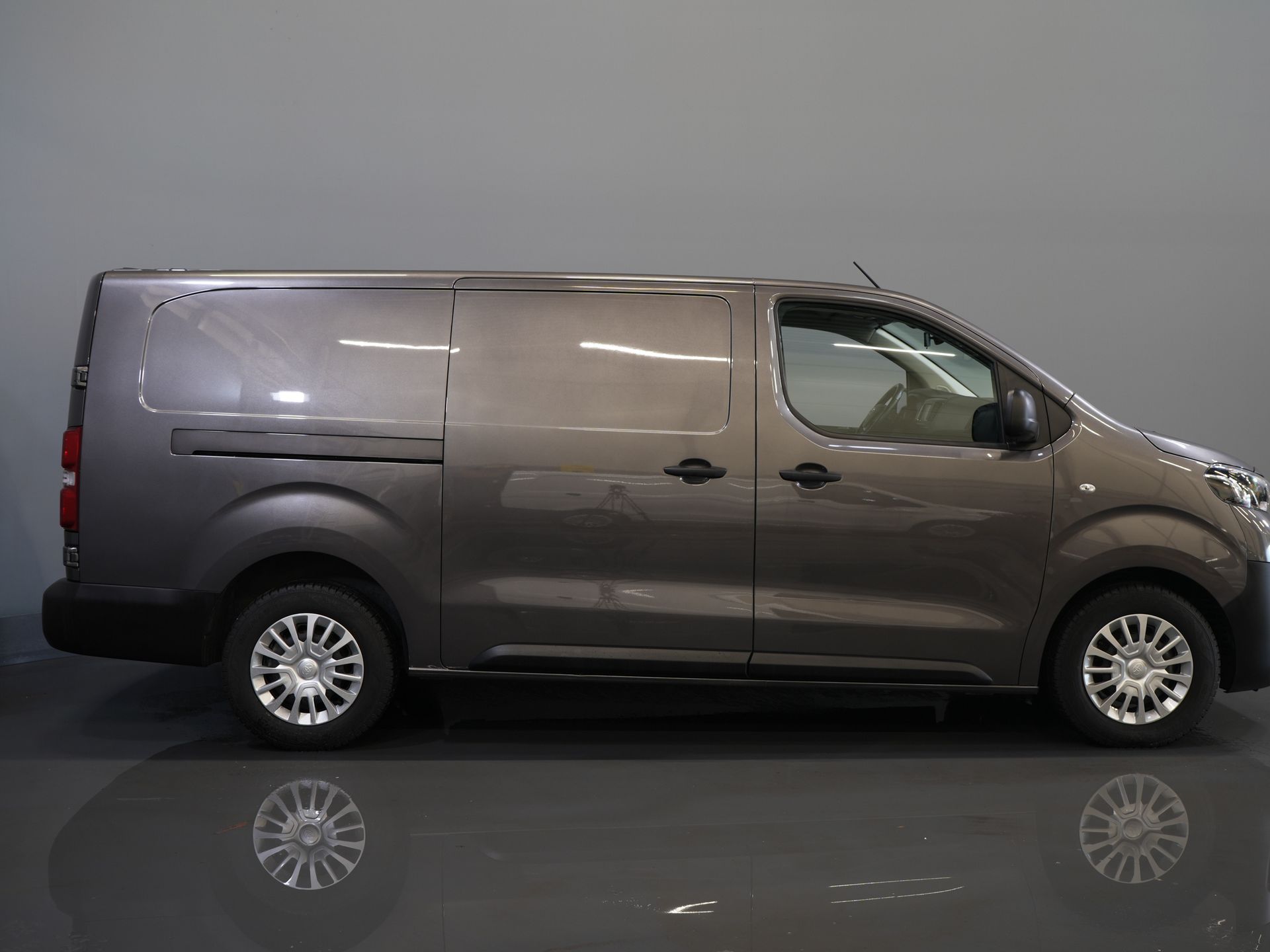 Toyota ProAce Worker Bestelbus 2.0 180 pk Aut. L3 Stoelverw./ Carplay/ Navi/ PDC/ Cruise/ Airco 10