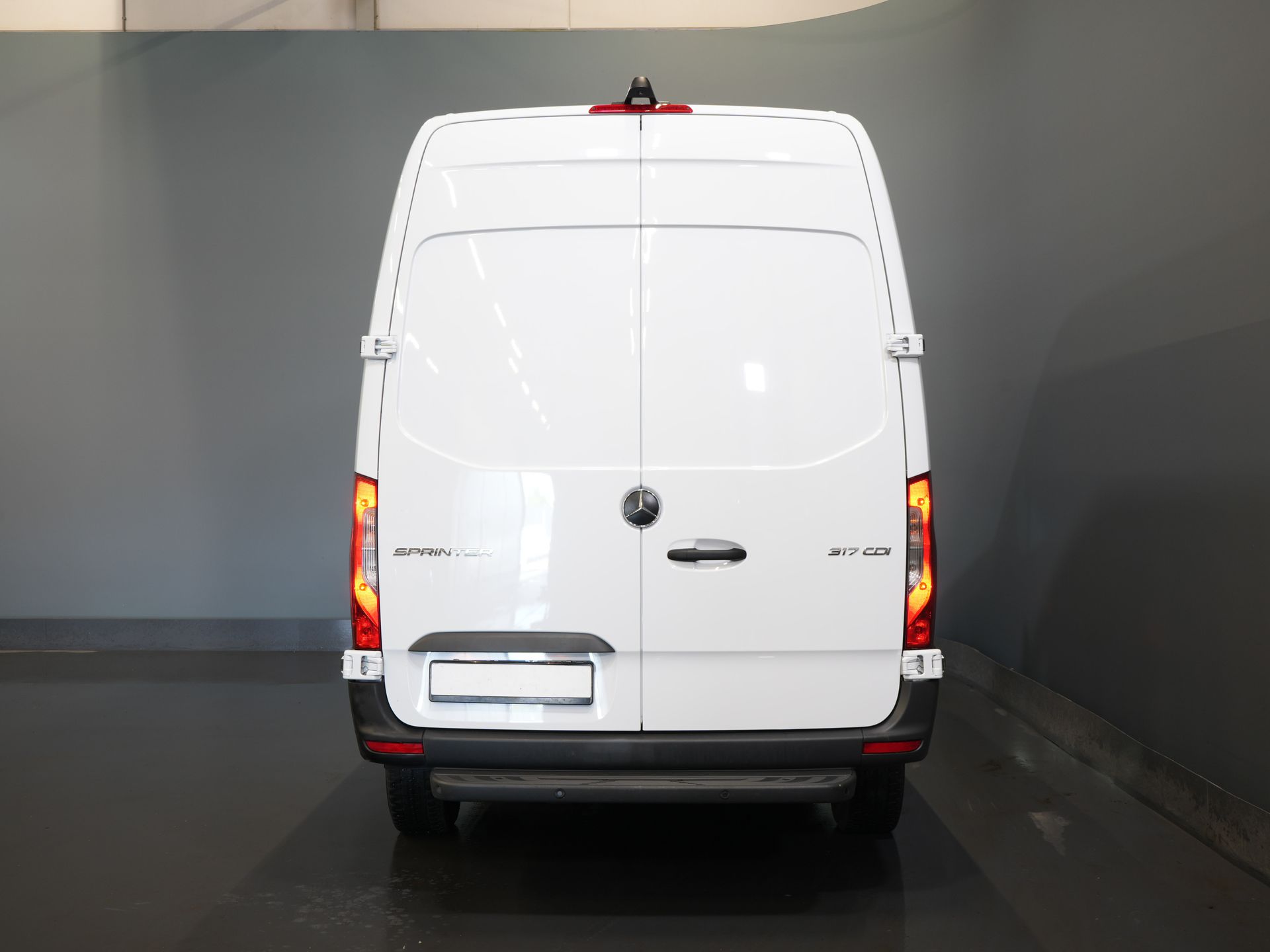 Mercedes-Benz Sprinter Bestelbus 317 CDI L2H2 Aut. LED/ 270Gr.Deuren/ Stoelverw./ Gev.Stoel/ Navi/ Airco/ Camera/ Cruise/ PDC 5