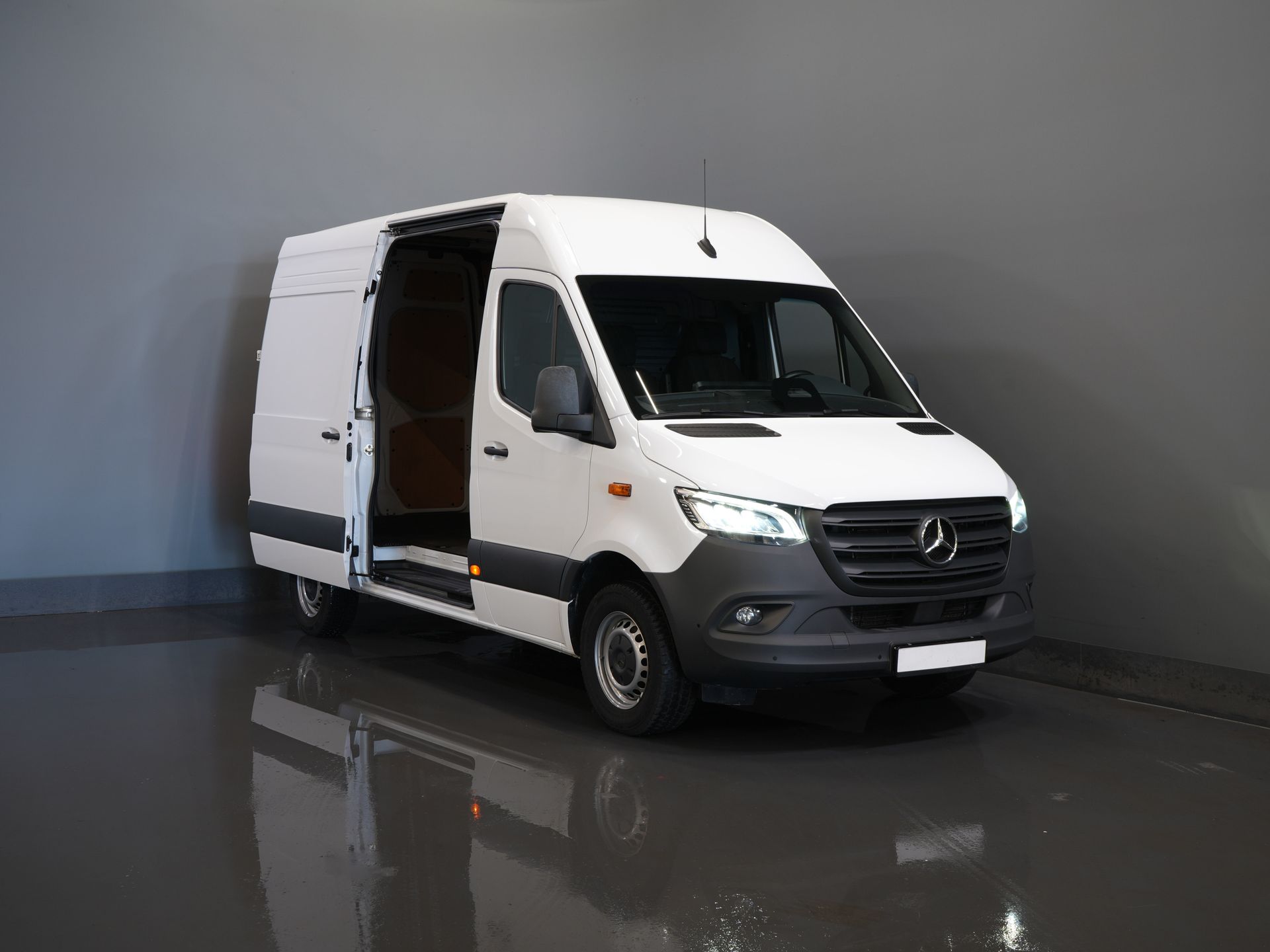 Mercedes-Benz Sprinter Bestelbus 317 CDI L2H2 Aut. LED/ 270Gr.Deuren/ Stoelverw./ Gev.Stoel/ Navi/ Airco/ Camera/ Cruise/ PDC 8