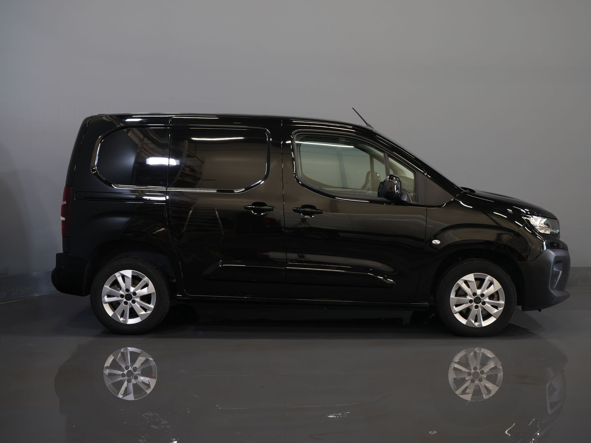 Peugeot Partner Bestelbus 1.5 HDi 130 pk Aut. MARGE NL Auto/ Carplay/ Virtual Cockpit/ Climate/ Keyless/ Camera/ Cruise/ 16”LMV/ PDC 10