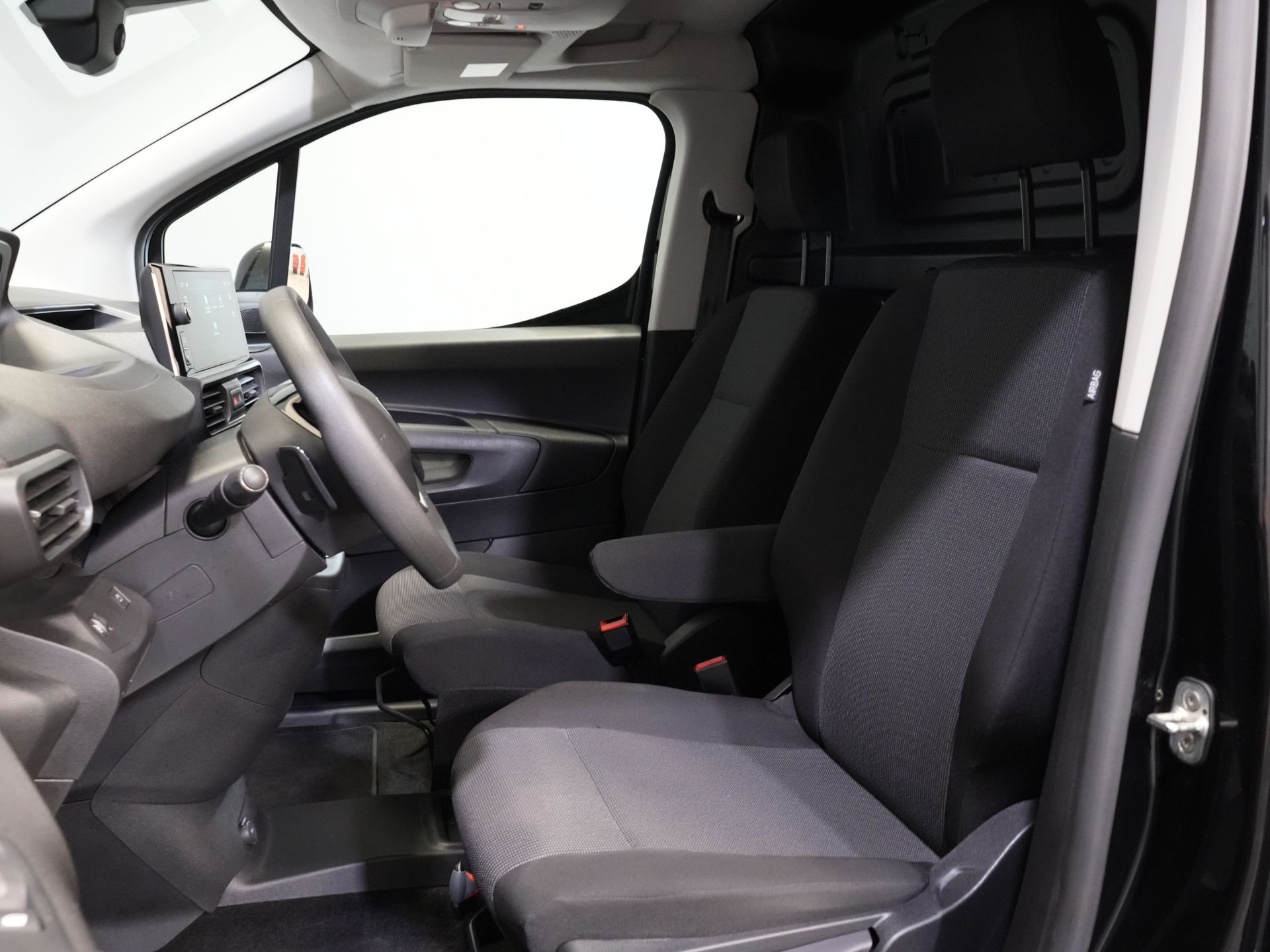 Peugeot Partner Bestelbus 1.5 HDi 130 pk Aut. MARGE NL Auto/ Carplay/ Virtual Cockpit/ Climate/ Keyless/ Camera/ Cruise/ 16”LMV/ PDC 11
