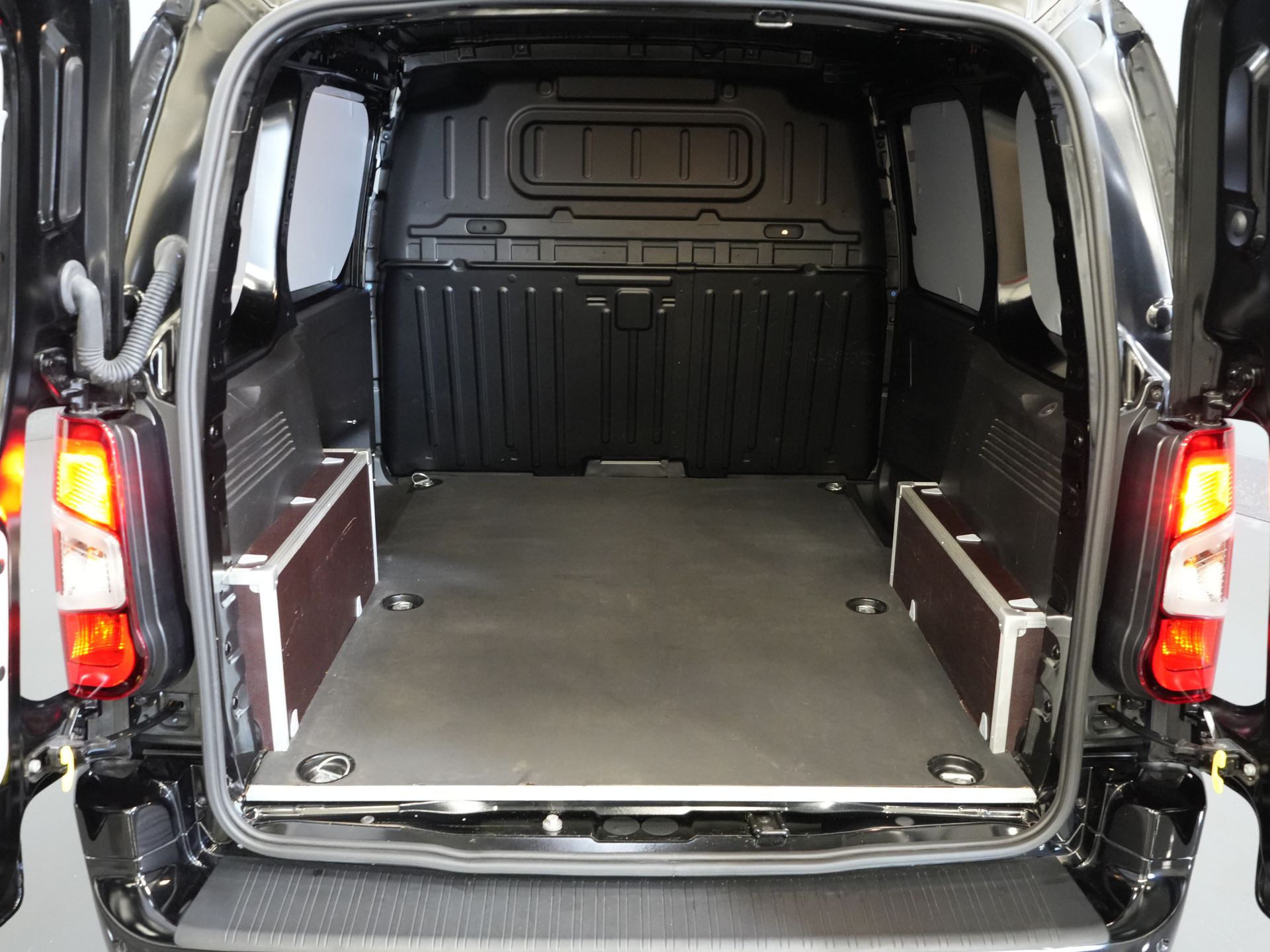 Peugeot Partner Bestelbus 1.5 HDi 130 pk Aut. MARGE NL Auto/ Carplay/ Virtual Cockpit/ Climate/ Keyless/ Camera/ Cruise/ 16”LMV/ PDC 14