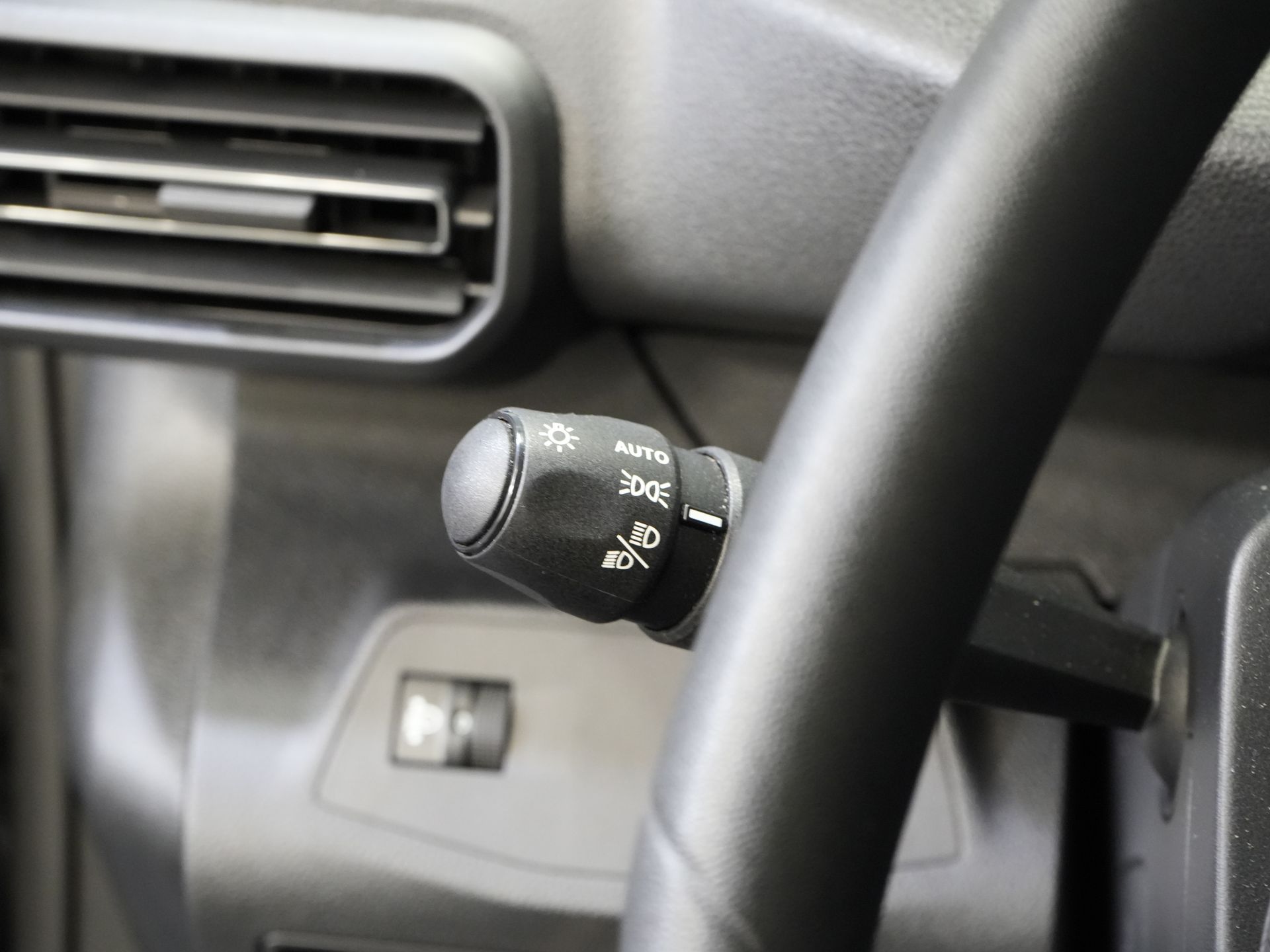 Peugeot Partner Bestelbus 1.5 HDi 130 pk Aut. MARGE NL Auto/ Carplay/ Virtual Cockpit/ Climate/ Keyless/ Camera/ Cruise/ 16”LMV/ PDC 16