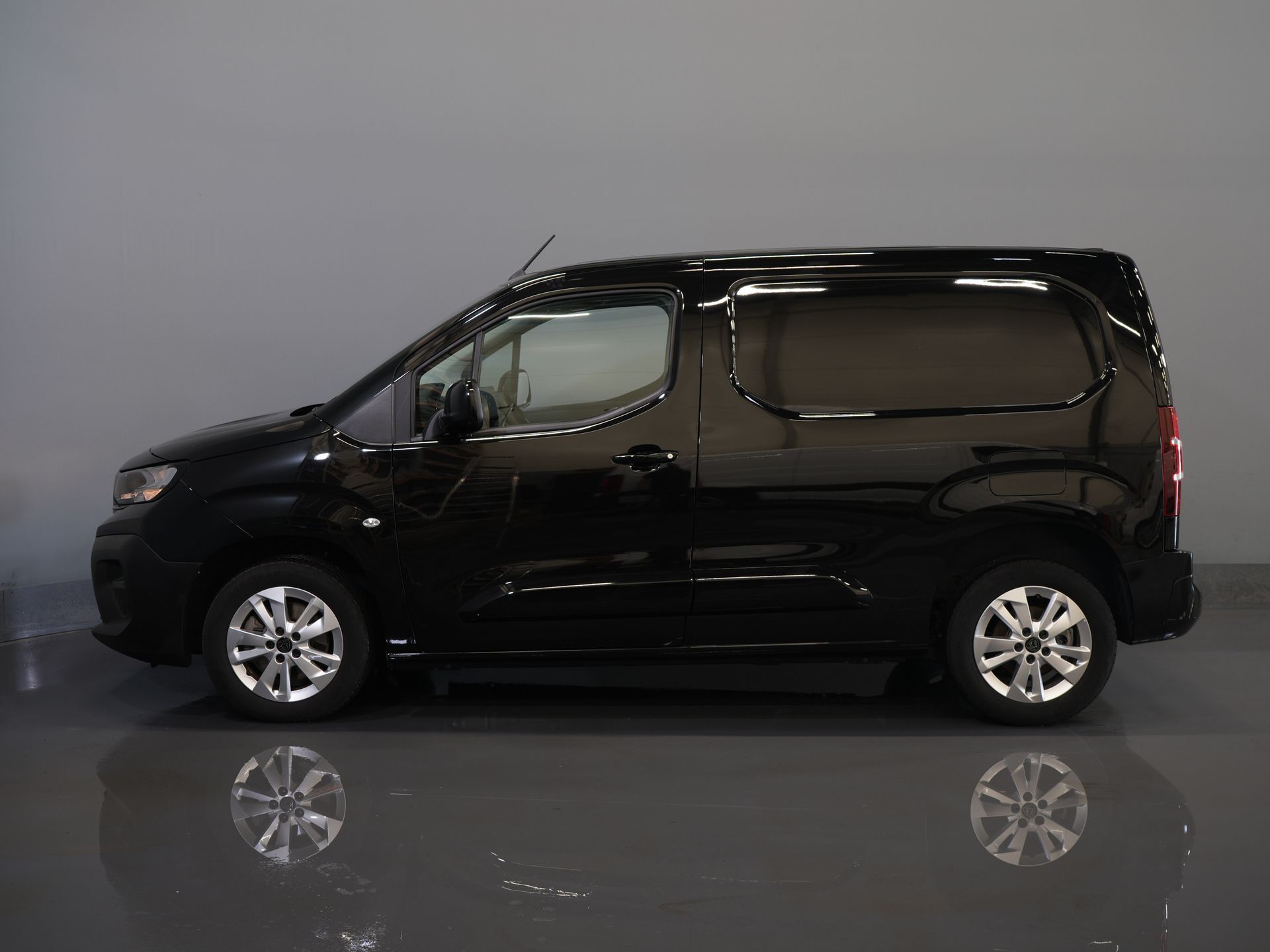 Peugeot Partner Bestelbus 1.5 HDi 130 pk Aut. MARGE NL Auto/ Carplay/ Virtual Cockpit/ Climate/ Keyless/ Camera/ Cruise/ 16”LMV/ PDC 9