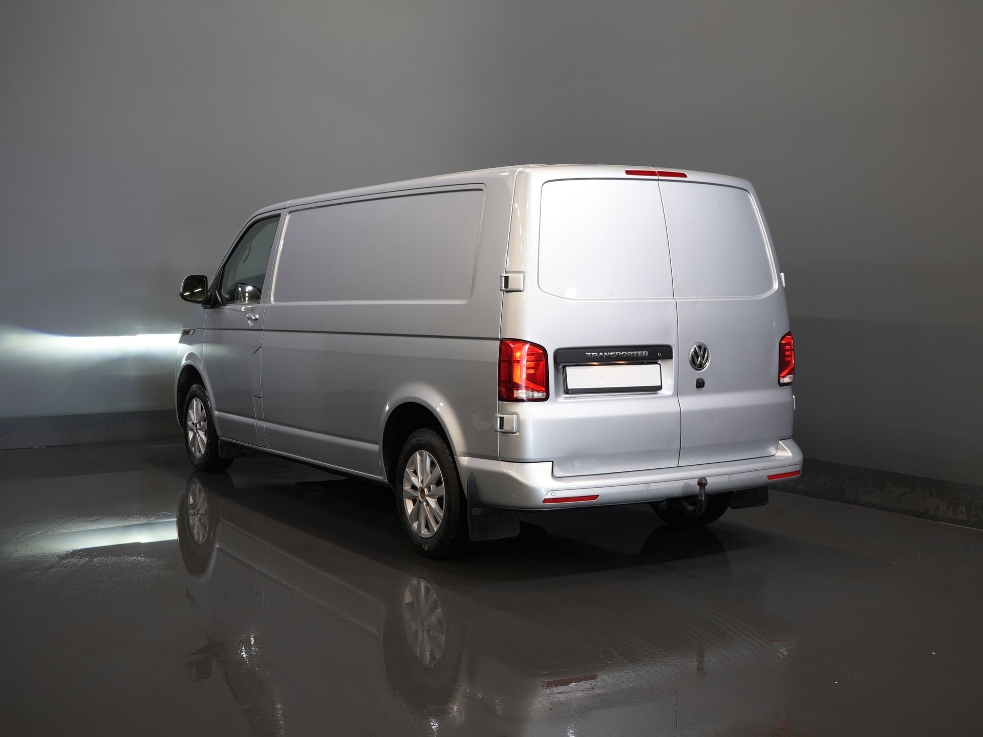 Volkswagen Transporter Bestelbus T6.1 2.0 TDI L2 150 pk Aut. LED/ Adapt.Cruise/ Carplay/ Standkachel/ Stoelverw./ Airco/ Camera/ PDC/ 16’LMV/ Trekhaak 1