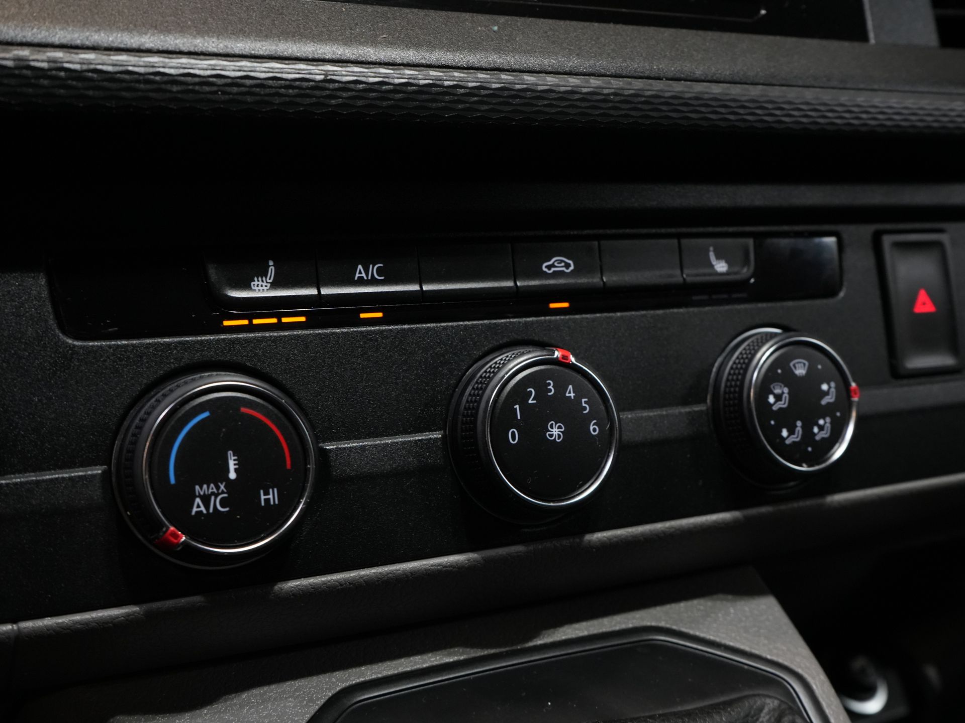 Volkswagen Transporter Bestelbus T6.1 2.0 TDI L2 150 pk Aut. LED/ Adapt.Cruise/ Carplay/ Standkachel/ Stoelverw./ Airco/ Camera/ PDC/ 16’LMV/ Trekhaak 21