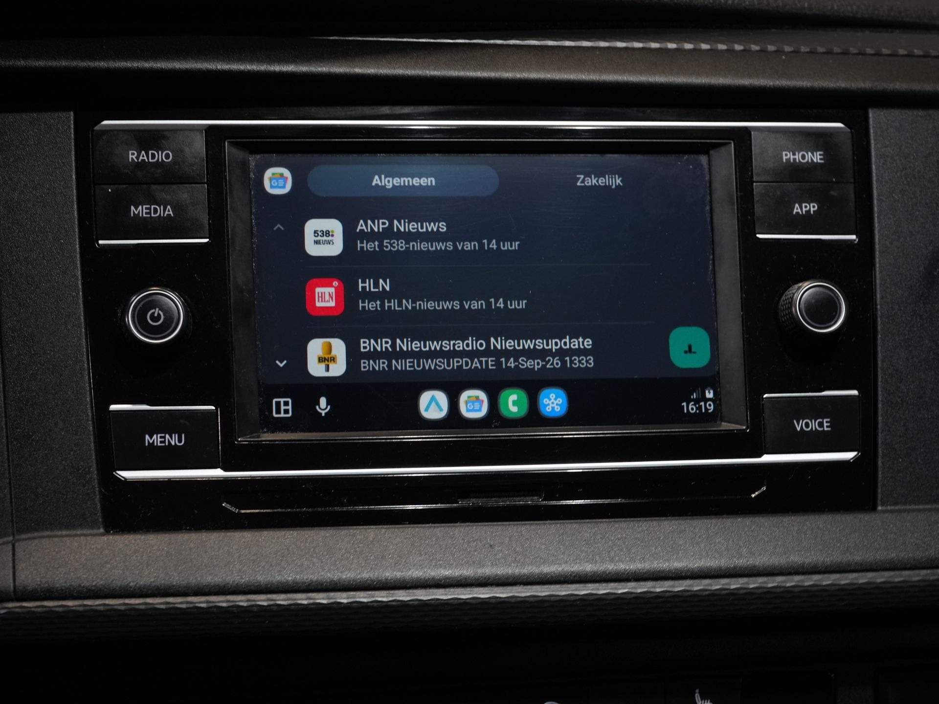 Volkswagen Transporter Bestelbus T6.1 2.0 TDI L2 150 pk Aut. LED/ Adapt.Cruise/ Carplay/ Standkachel/ Stoelverw./ Airco/ Camera/ PDC/ 16’LMV/ Trekhaak 24