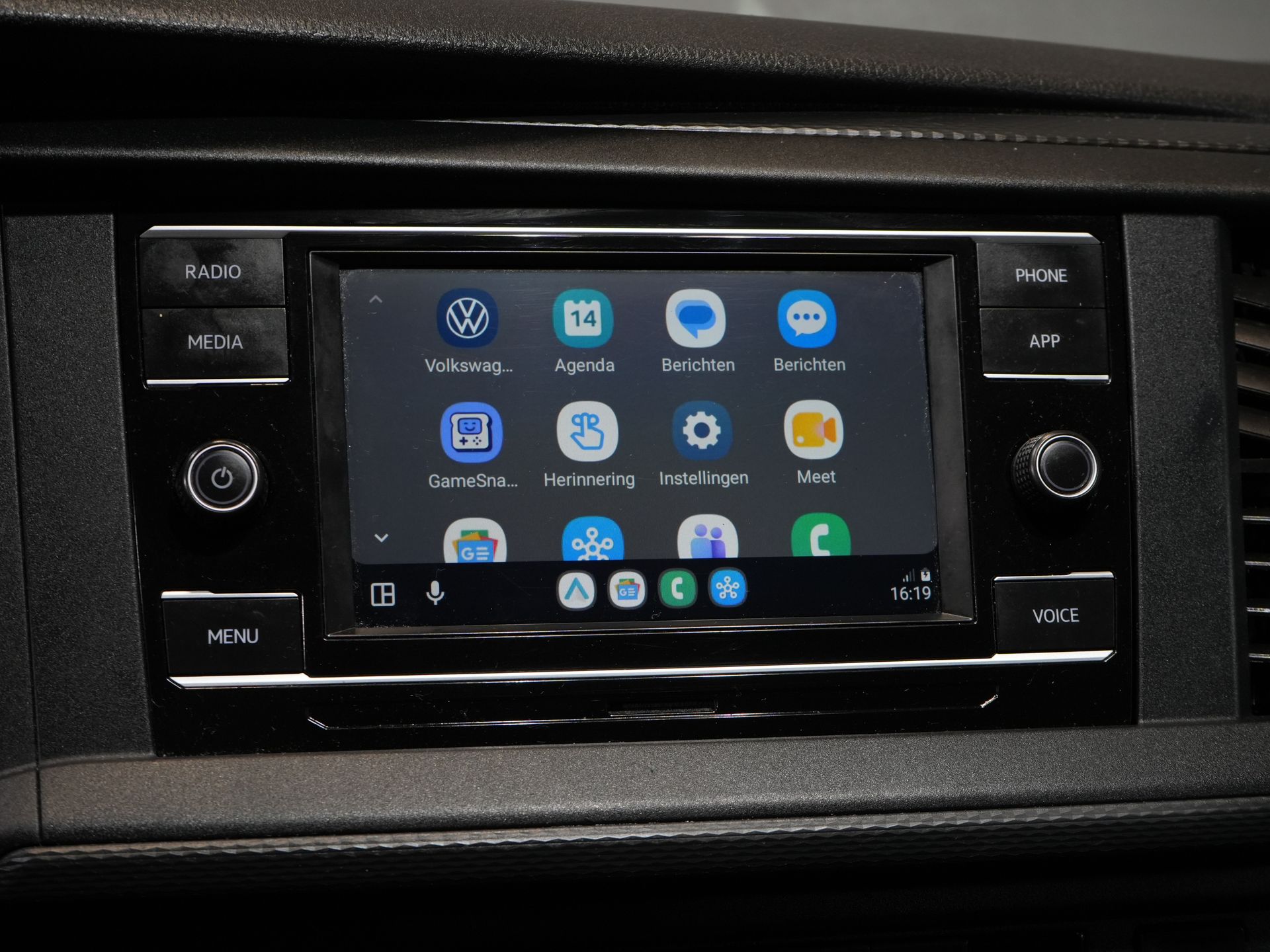 Volkswagen Transporter Bestelbus T6.1 2.0 TDI L2 150 pk Aut. LED/ Adapt.Cruise/ Carplay/ Standkachel/ Stoelverw./ Airco/ Camera/ PDC/ 16’LMV/ Trekhaak 25