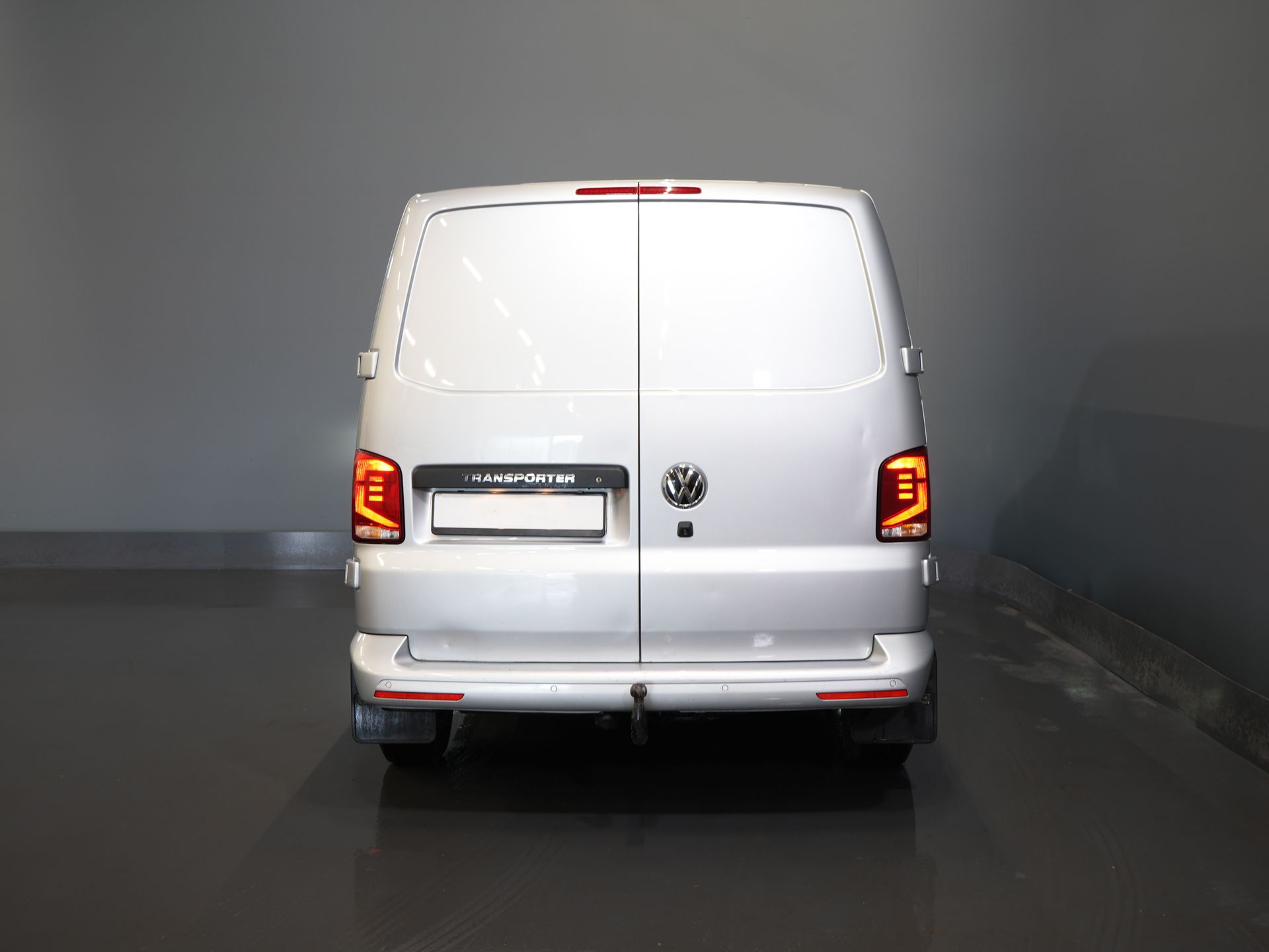 Volkswagen Transporter Bestelbus T6.1 2.0 TDI L2 150 pk Aut. LED/ Adapt.Cruise/ Carplay/ Standkachel/ Stoelverw./ Airco/ Camera/ PDC/ 16’LMV/ Trekhaak 5
