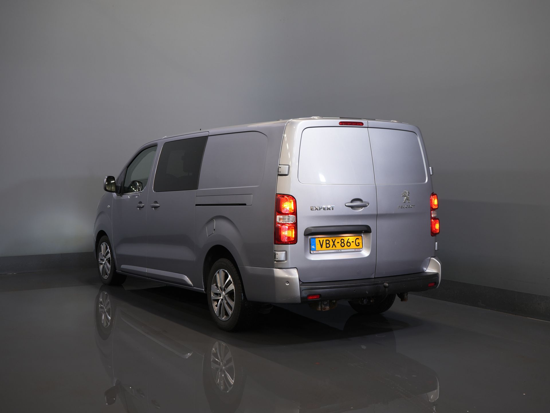 Peugeot Expert Bestelbus 2.0 HDI 180 pk Aut. DC Dubbel Cabine 2x Schuifdeur/ Carplay/ Stoelverw./ Climate/ Navi/ Camera/ Cruise/ 17’LMV/ PDC/ Trekhaak 1