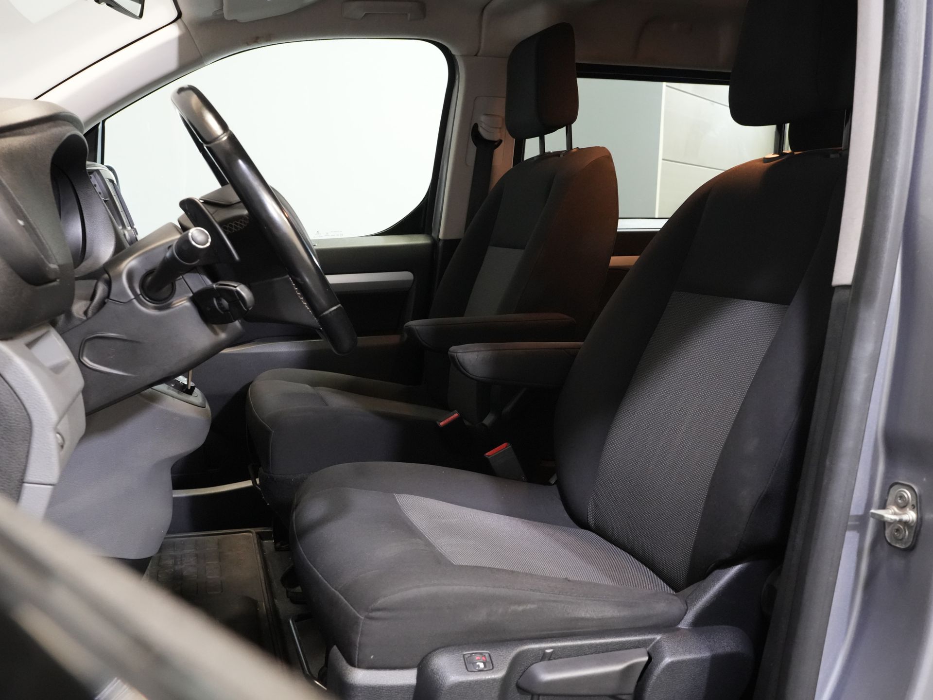 Peugeot Expert Bestelbus 2.0 HDI 180 pk Aut. DC Dubbel Cabine 2x Schuifdeur/ Carplay/ Stoelverw./ Climate/ Navi/ Camera/ Cruise/ 17’LMV/ PDC/ Trekhaak 11