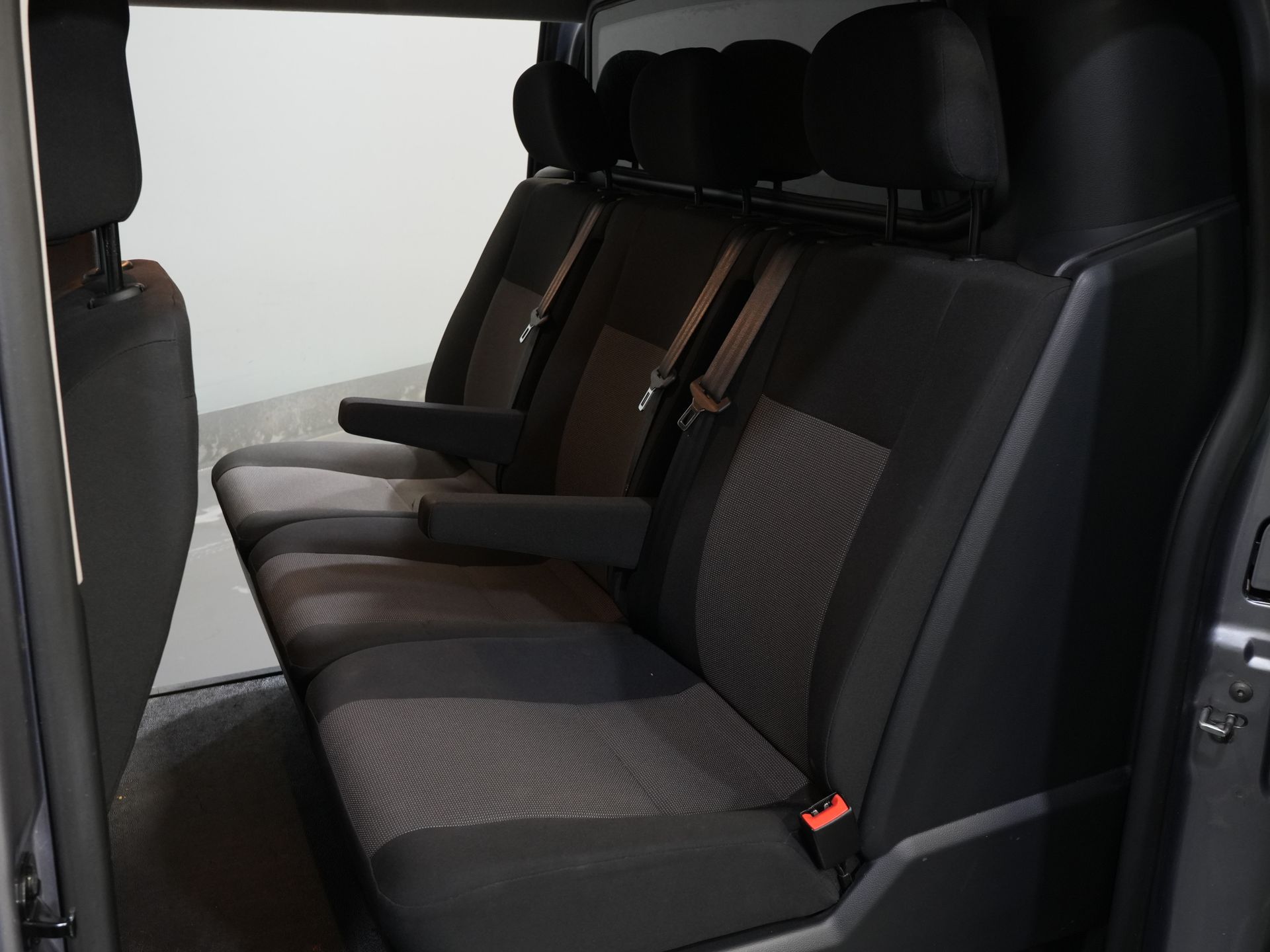 Peugeot Expert Bestelbus 2.0 HDI 180 pk Aut. DC Dubbel Cabine 2x Schuifdeur/ Carplay/ Stoelverw./ Climate/ Navi/ Camera/ Cruise/ 17’LMV/ PDC/ Trekhaak 17
