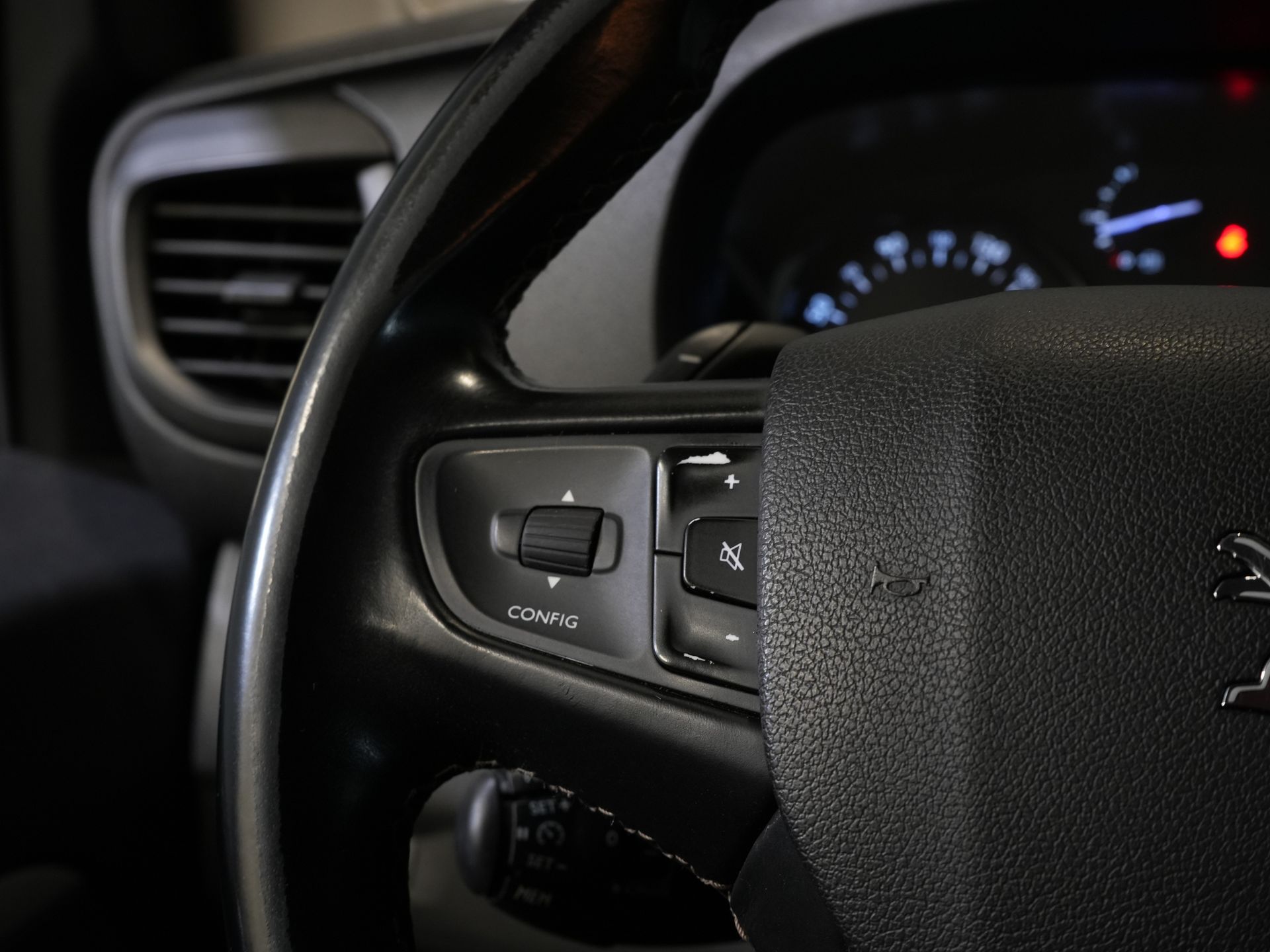 Peugeot Expert Bestelbus 2.0 HDI 180 pk Aut. DC Dubbel Cabine 2x Schuifdeur/ Carplay/ Stoelverw./ Climate/ Navi/ Camera/ Cruise/ 17’LMV/ PDC/ Trekhaak 20