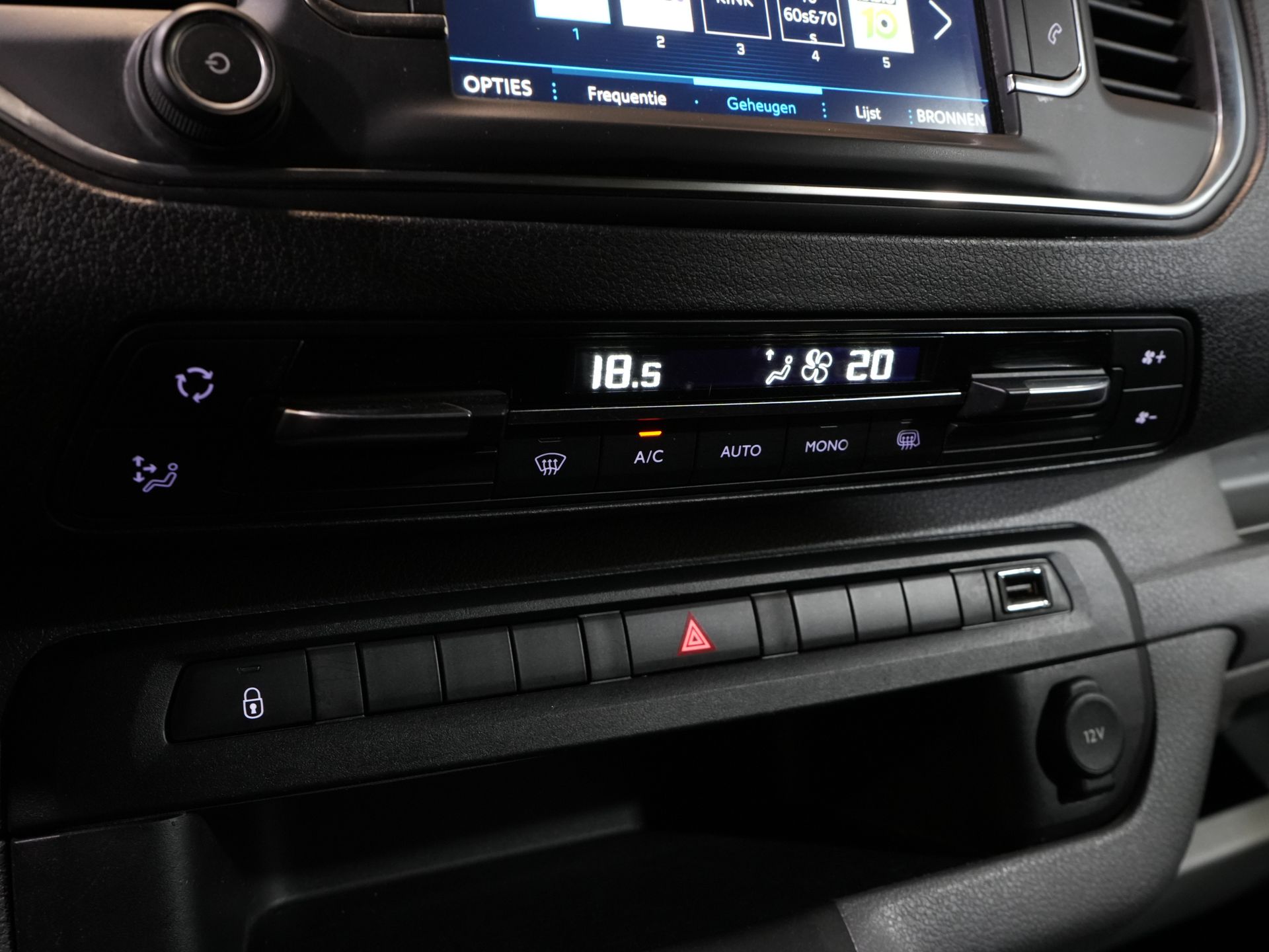 Peugeot Expert Bestelbus 2.0 HDI 180 pk Aut. DC Dubbel Cabine 2x Schuifdeur/ Carplay/ Stoelverw./ Climate/ Navi/ Camera/ Cruise/ 17’LMV/ PDC/ Trekhaak 23