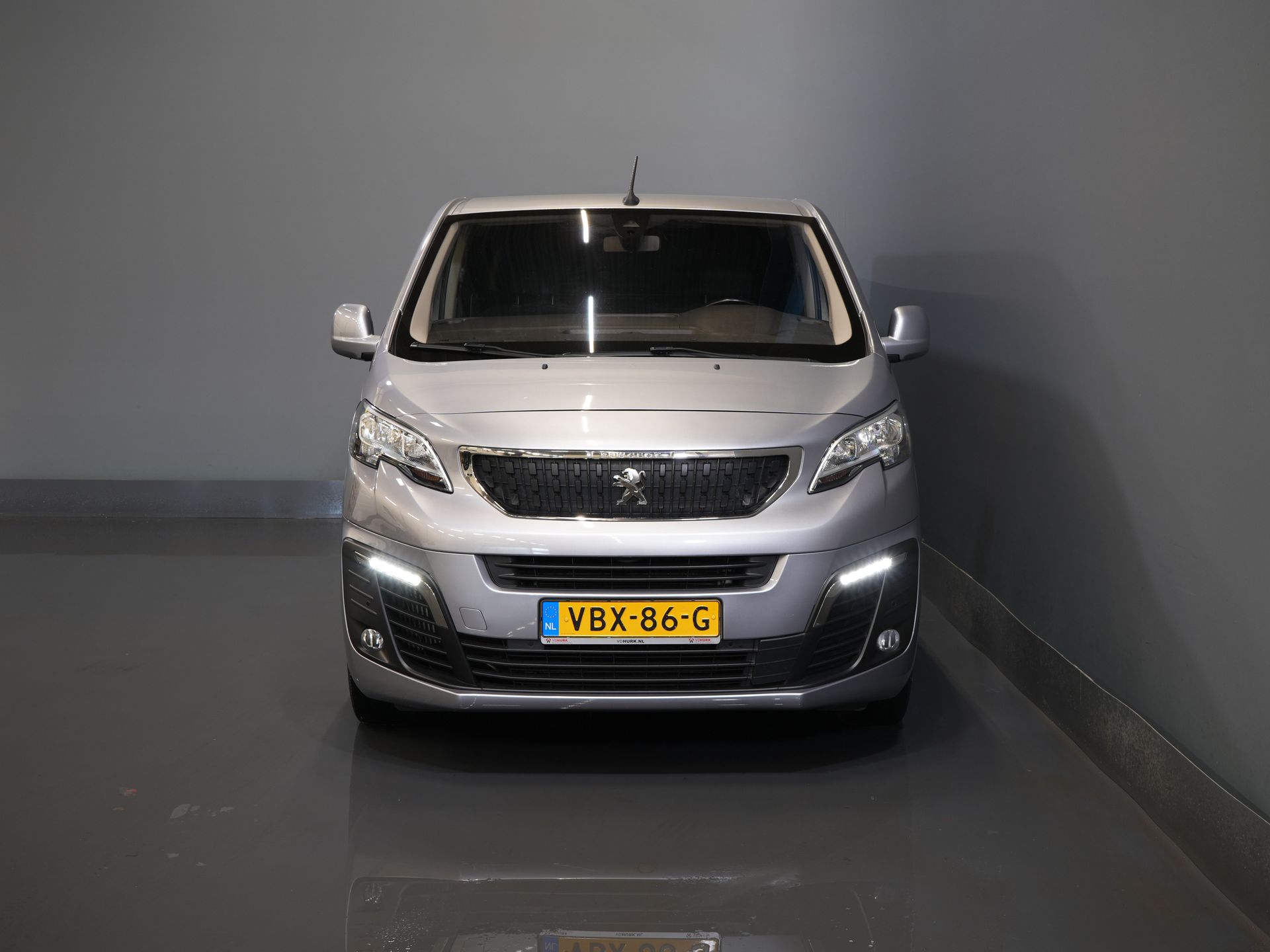 Peugeot Expert Bestelbus 2.0 HDI 180 pk Aut. DC Dubbel Cabine 2x Schuifdeur/ Carplay/ Stoelverw./ Climate/ Navi/ Camera/ Cruise/ 17’LMV/ PDC/ Trekhaak 6