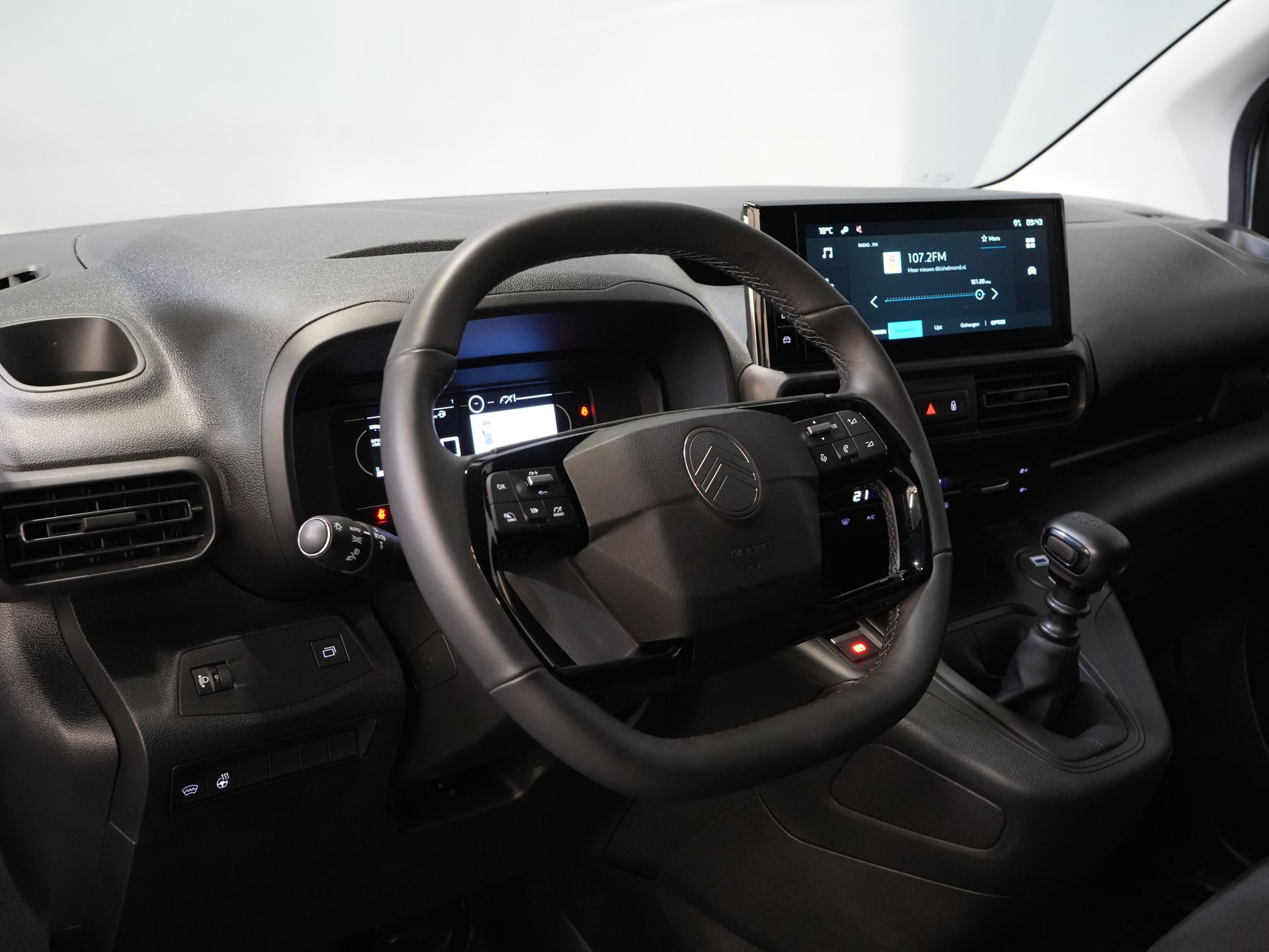 Peugeot Partner Bestelbus (Citroen Berlingo) 1.5 HDi 100 pk L2 Carplay/ Stoelverw./ 3Pers./ Virtual Cockpit/ Climate/ Keyless/ Navi/ Camera/ Cruise/ PDC 13