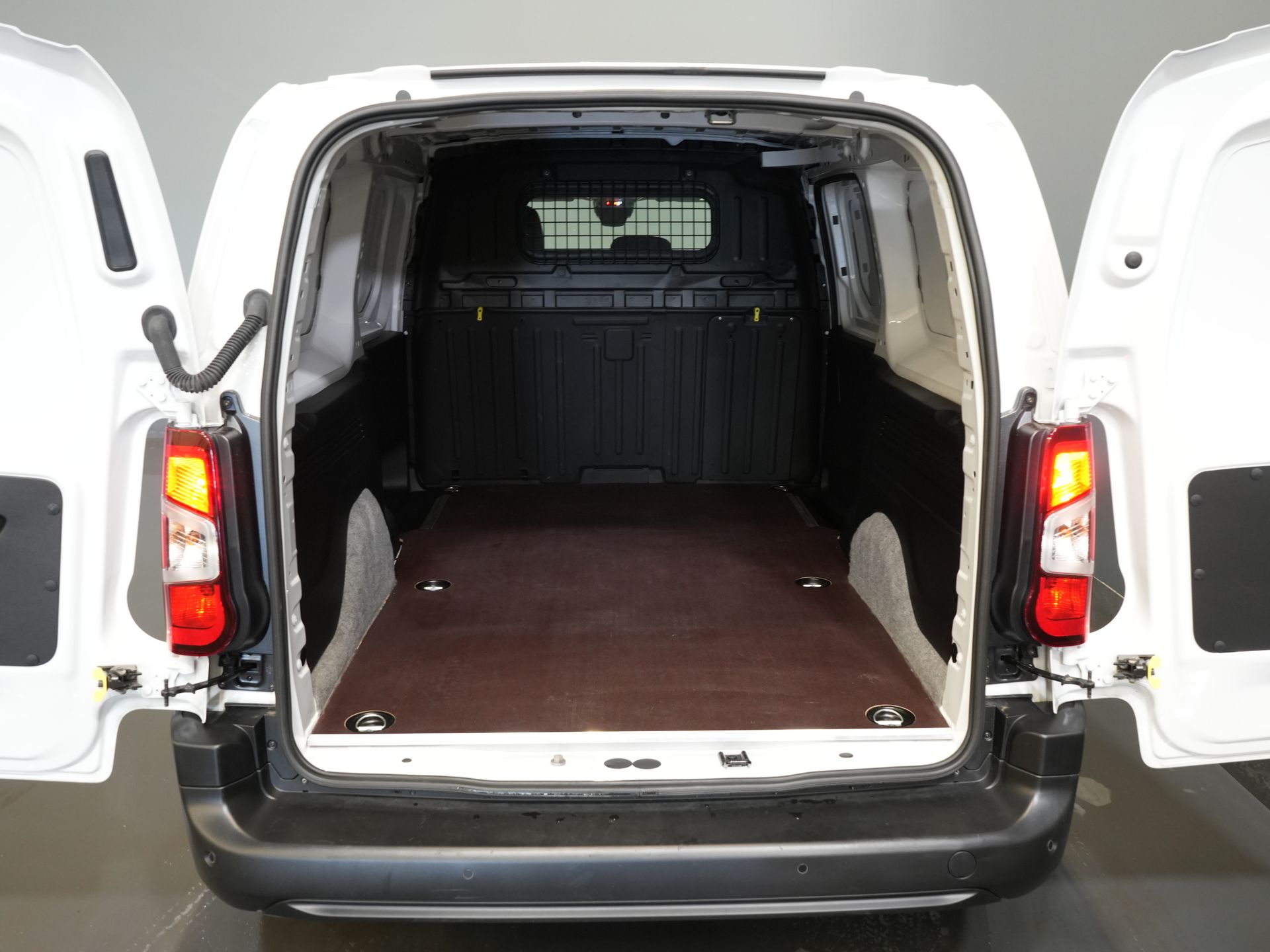 Peugeot Partner Bestelbus (Citroen Berlingo) 1.5 HDi 100 pk L2 Carplay/ Stoelverw./ 3Pers./ Virtual Cockpit/ Climate/ Keyless/ Navi/ Camera/ Cruise/ PDC 14