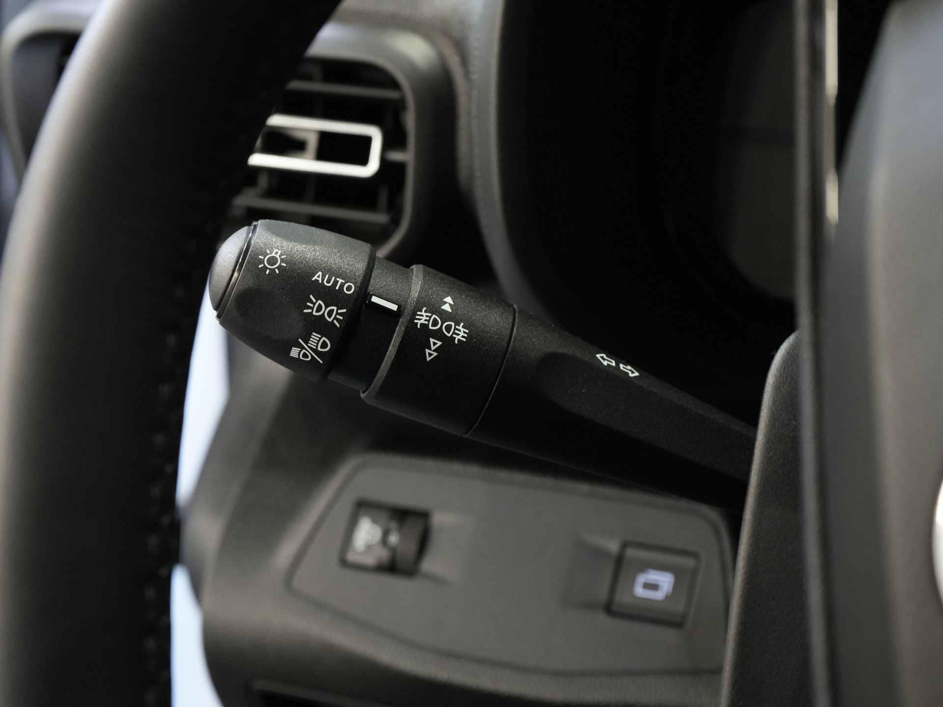 Peugeot Partner Bestelbus (Citroen Berlingo) 1.5 HDi 100 pk L2 Carplay/ Stoelverw./ 3Pers./ Virtual Cockpit/ Climate/ Keyless/ Navi/ Camera/ Cruise/ PDC 17