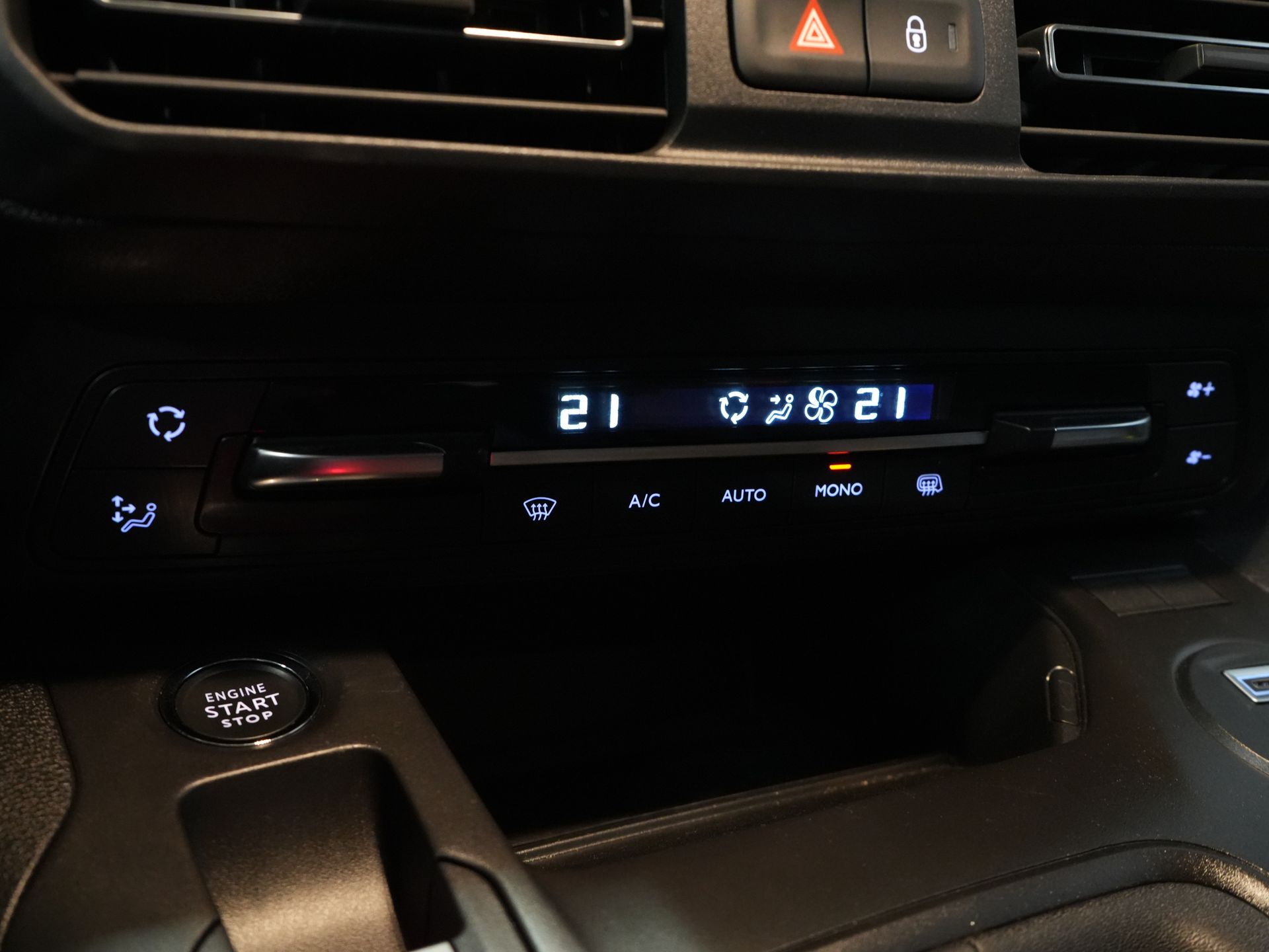 Peugeot Partner Bestelbus (Citroen Berlingo) 1.5 HDi 100 pk L2 Carplay/ Stoelverw./ 3Pers./ Virtual Cockpit/ Climate/ Keyless/ Navi/ Camera/ Cruise/ PDC 20