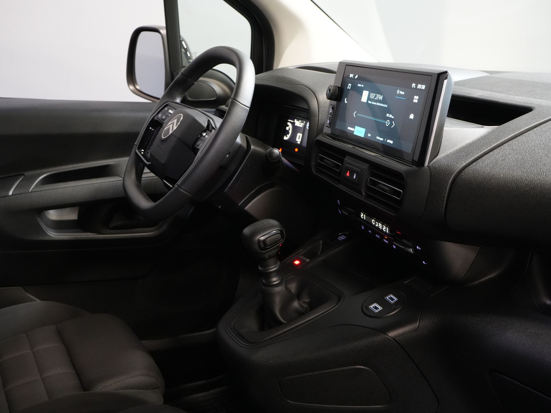 Citroën Berlingo Bestelbus 1.5 HDi 100 pk L2 Carplay/ Stoelverw./ 3Pers./ Virtual Cockpit/ Climate/ Keyless/ Navi/ Camera/ Cruise/ PDC 2