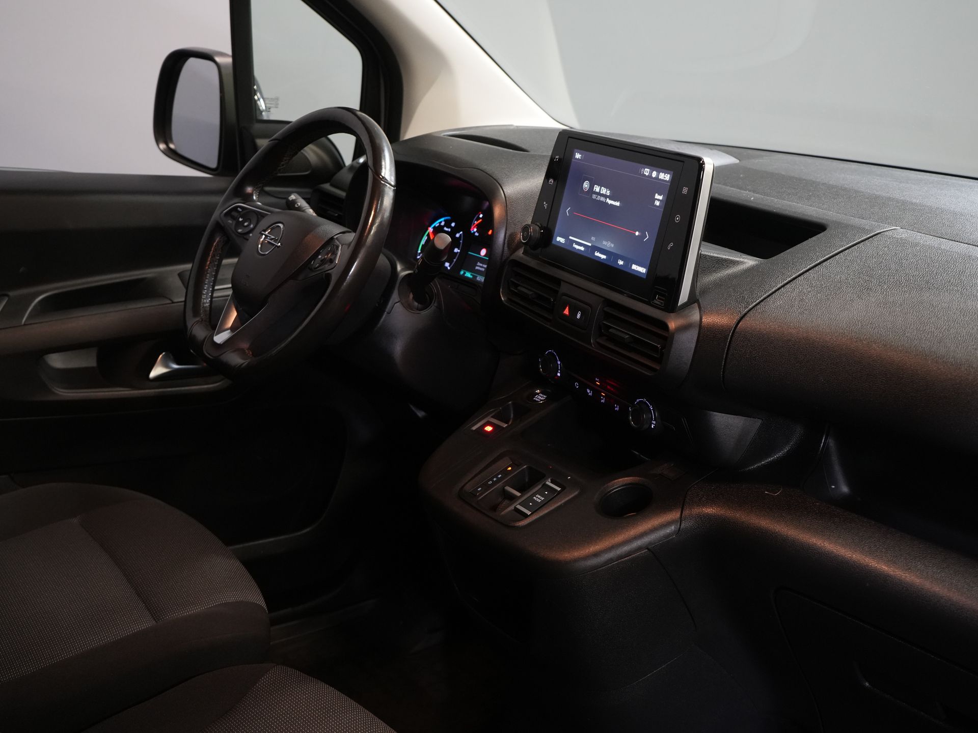 Opel Combo Electric Bestelbus 50kWh 285 WLTP 3 Pers./ Standkachel/ Snellader/ Stoelverw./ Stuurverw./ Keyless/ Carplay/ Navi/ Camera/ PDC/ Cruise/ Airco 2