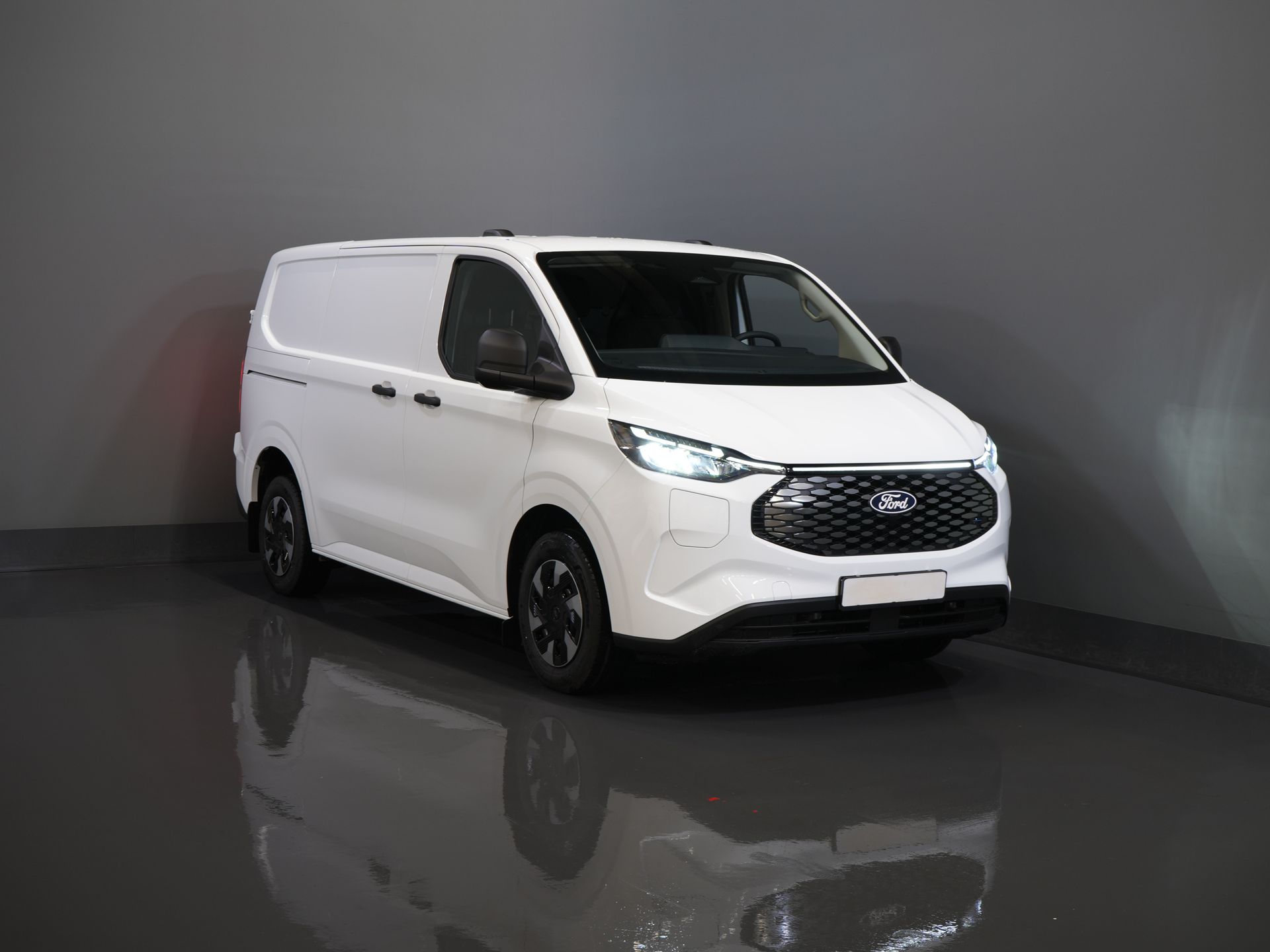 Ford E-Transit Custom Bestelbus Trend 330 km WLTP LED/ Snellader/ 2.3t Trekverm./ Stoelverw./ Carplay/ Climate/ Camera/ PDC/ Cruise 0