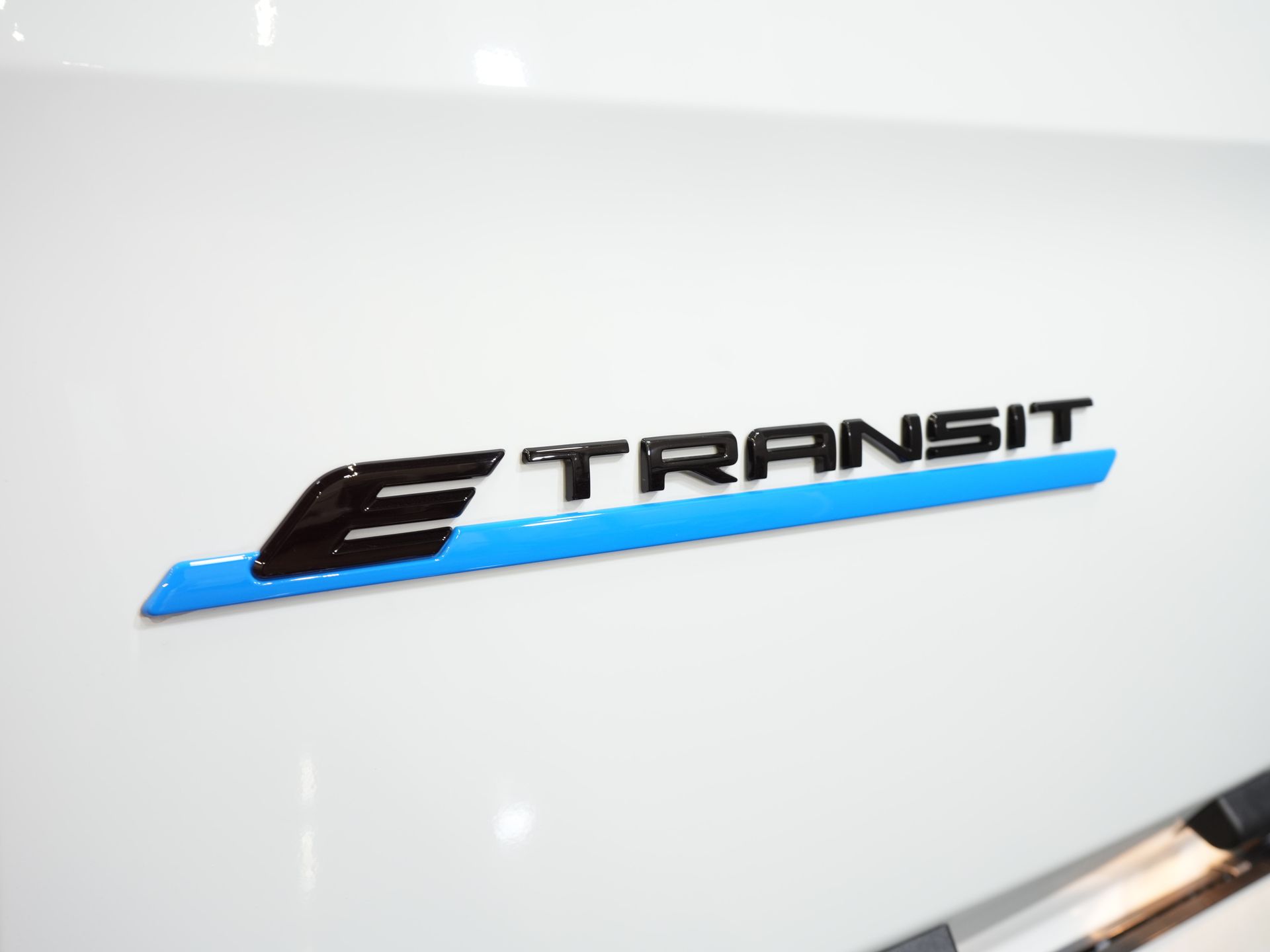 Ford E-Transit Custom Bestelbus Trend 330 km WLTP LED/ Snellader/ 2.3t Trekverm./ Stoelverw./ Carplay/ Climate/ Camera/ PDC/ Cruise 16